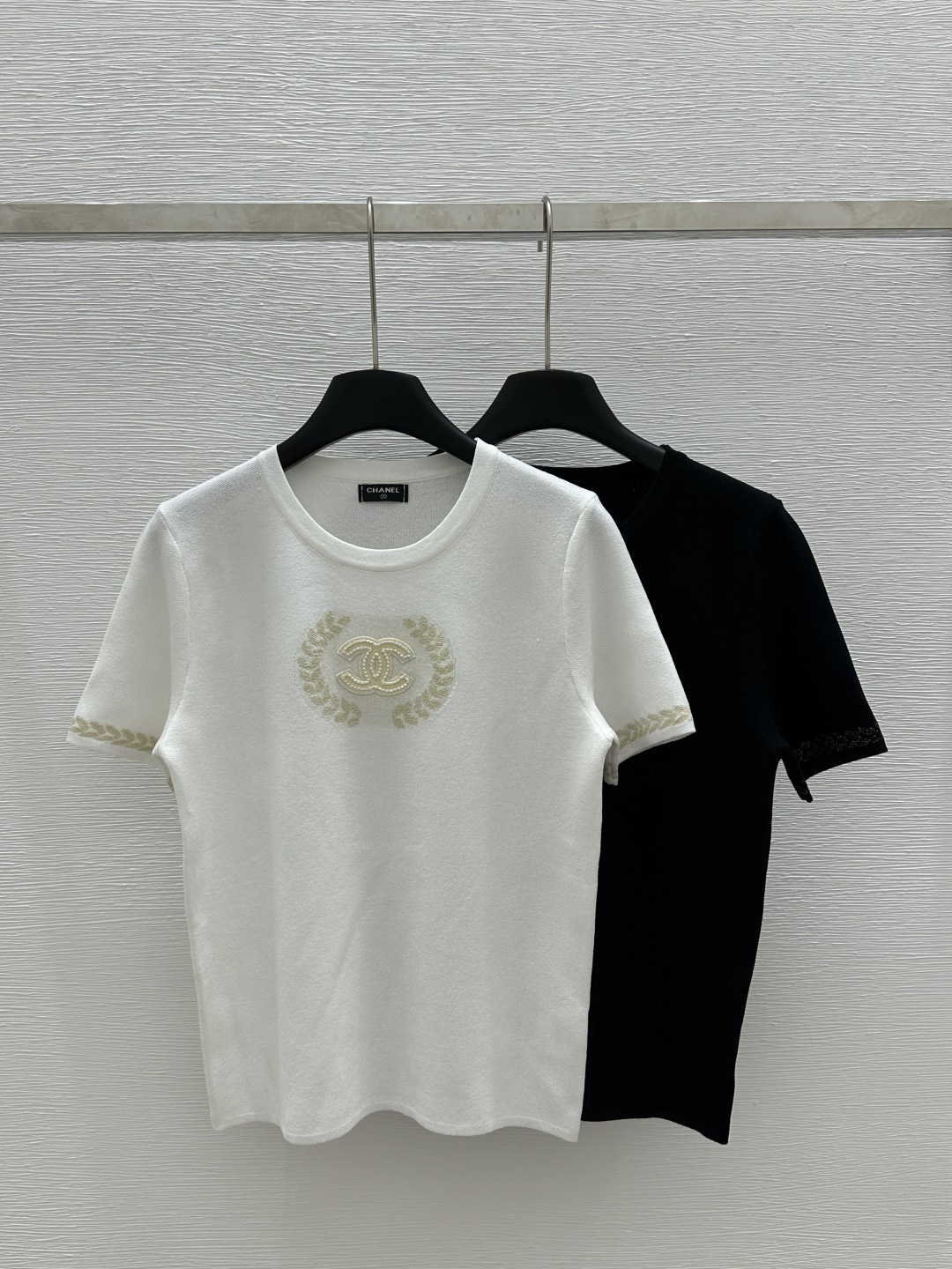 NO:322175,Spring new style round neck golden leaves knitted short sleeves color white black size 36.38.40, T-shirt,alexander wang19860909春新款 圆领金色树叶针织短袖 颜色白色 黑色 尺码36.38.40,,T-shirt,alexander wang,Women's clothing