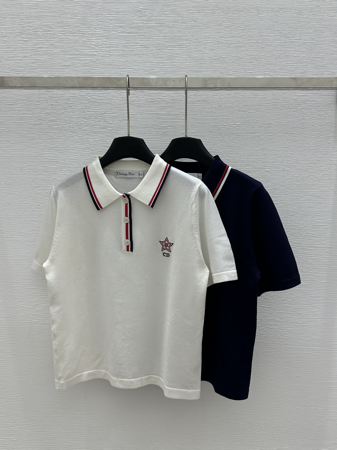 NO:322711,D Home Early Spring New Style Striped Lapel Contrast Knitted Short Sleeve Color White Royal Blue Size 36.38.40, Dior, T-shirt, alexander wang19860909D家  早春新款 条纹翻领撞色针织短袖 颜色白色 宝蓝色 尺码36.38.40,,dior,T-shirt,alexander wang,Women's clothing