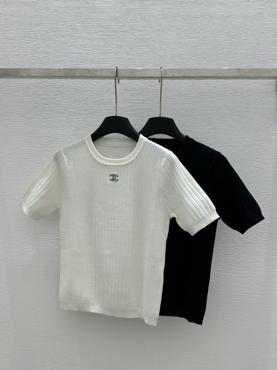 NO:322717,CH Home Early Spring New Style Solid Color Round Neck Embroidered Knitted Short Sleeve Color White Black Size 36.38.40, T-shirt,alexander wang19860909CH家  早春新款 纯色圆领刺绣针织短袖 颜色白色 黑色 尺码36.38.40,,T-shirt,alexander wang,Women's clothing
