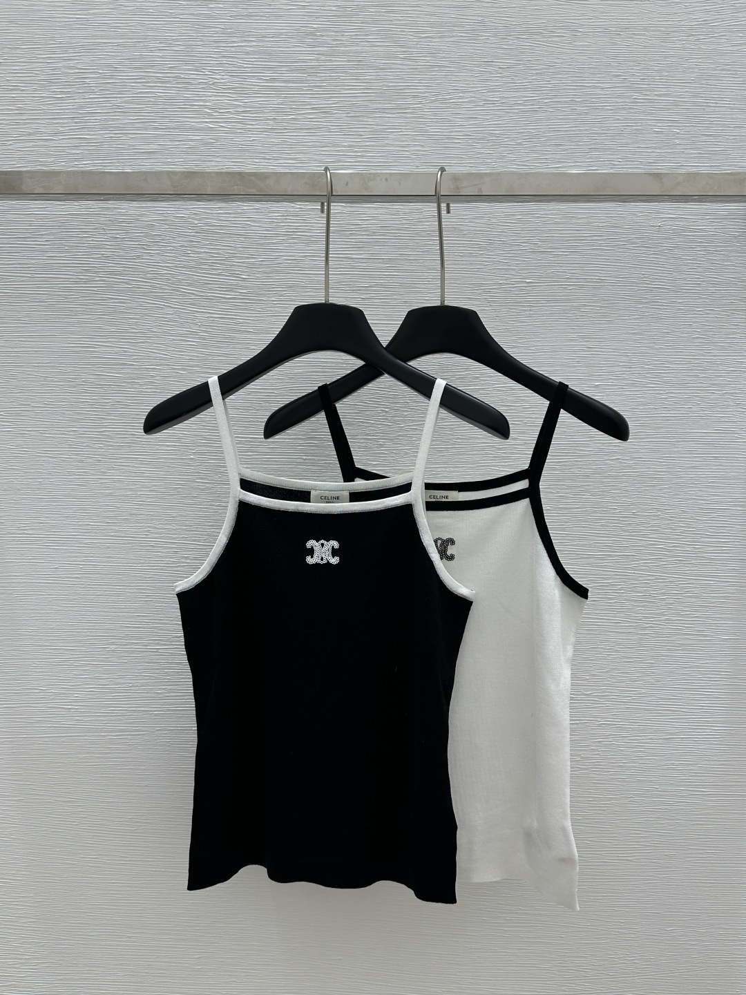 NO:322735,CE Home Early Spring New Style Contrast Embroidered Sequin Knitted Sling 1 Color Black White Size 36.38.40,,alexander wang19860909CE家  早春新款 撞色刺绣亮片针织吊带 1 颜色黑色 白色 尺码36.38.40,,alexander wang,Women's clothing