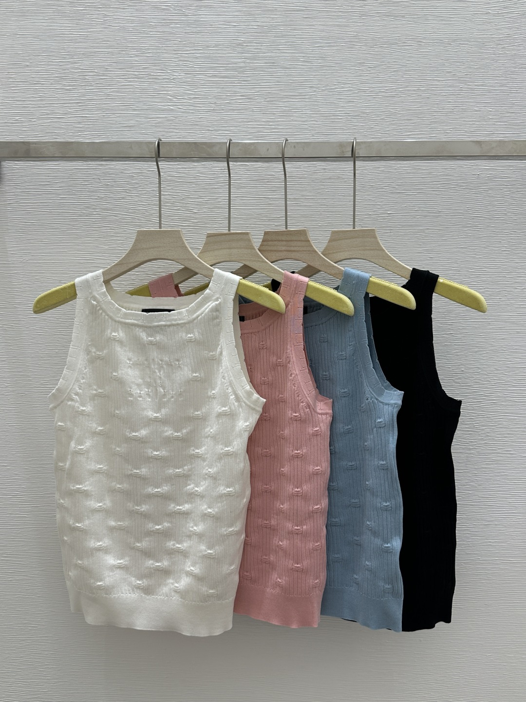 NO:322712,CH Home Early Spring New Style Solid Color Round Neck Wrinkled Knitted Back Color White Pink Blue Black Size 36.38.40,,alexander wang19860909CH家  早春新款 纯色圆领褶皱针织背 颜色白色 粉色 蓝色 黑色 尺码36.38.40,,alexander wang,Women's clothing