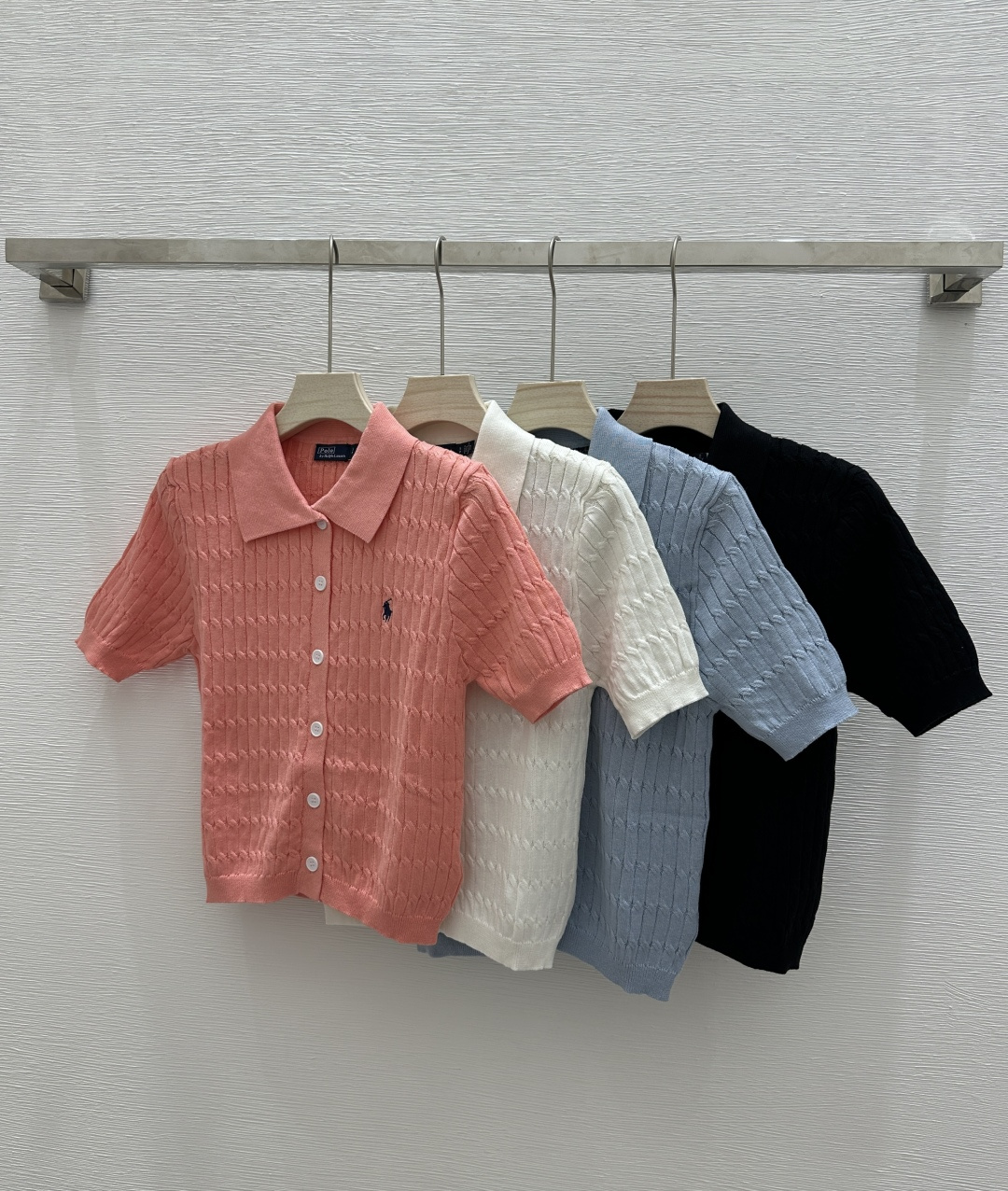 NO:322724,PO Home Early Spring New Lapel Solid Color Embroidery Knitted Short Sleeve Color Pink White Blue Black 1 Size 36.38.40, T-shirt,alexander wang19860909PO家  早春新款 翻领纯色刺绣针织短袖 颜色粉色 白色 蓝色 黑色1 尺码36.38.40,,T-shirt,alexander wang,Women's clothing