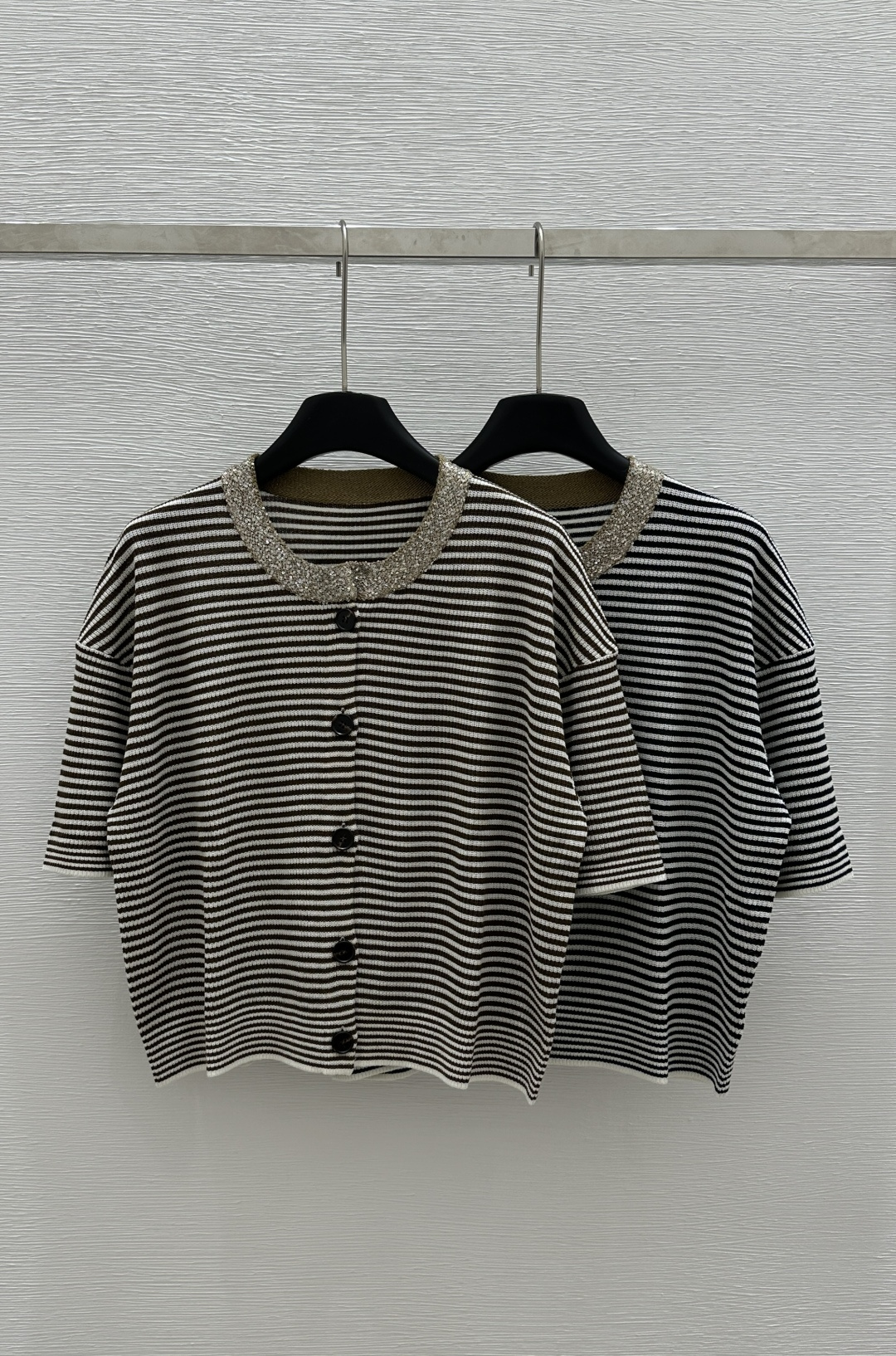 NO:322749,BC Home Early Spring New Style Striped Cardigan Button Knitted Short Sleeve Color Khaki Black Size 36.38.40, Chanel, T-shirt, alexander wang19860909BC家  早春新款 条纹开衫纽扣针织短袖 颜色卡其 黑色 尺码36.38.40,,chanel,T-shirt,alexander wang,Women's clothing