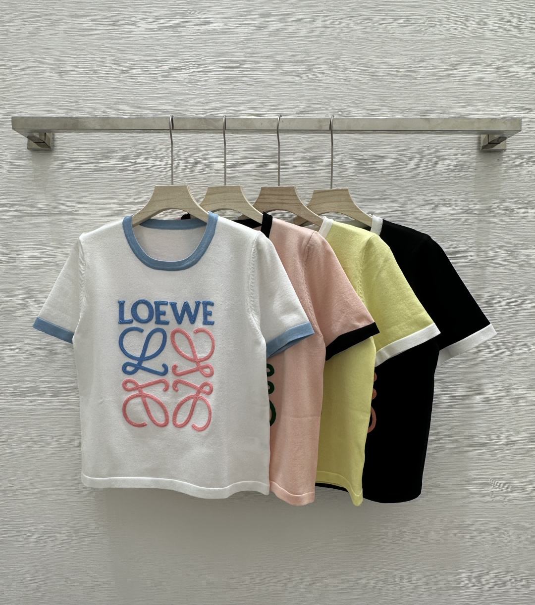 NO:322742,LO Home Early Spring New Style Round Neck Contrast Letter Knitted Short Sleeve Color White Pink Yellow Black 1 Size 36.38.40, T-shirt,alexander wang19860909LO家  早春新款 圆领撞色字母针织短袖 颜色白色 粉色 黄色 黑色 1 尺码36.38.40,,T-shirt,alexander wang,Women's clothing