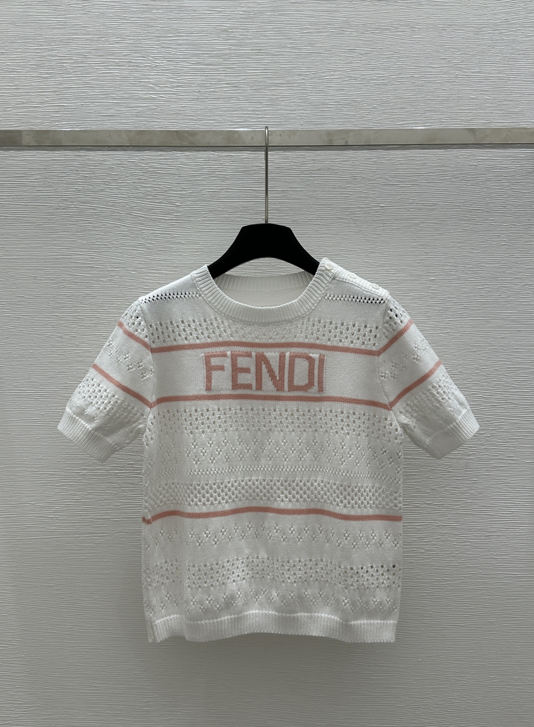 NO:320746,F Home Early Spring New Style Round Neck Hollow Color Block Knitted Short Sleeve Color White Size 36.38.40, Fendi, T-shirt, alexander wang19860909F家  早春新款 圆领镂空拼色针织短袖 颜色白色 尺码36.38.40,,fendi,T-shirt,alexander wang,Women's clothing