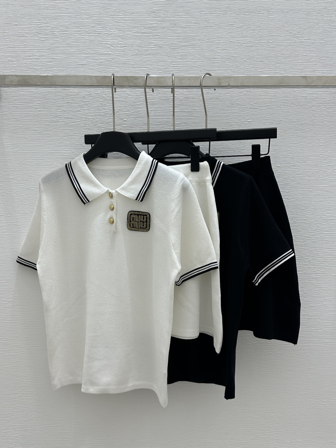 NO:321577,M Home Early Spring New Striped Contrast Lapel Knitted Cover White Black Size 36.38.40, Alexander Wang19860909M家  早春新款条纹撞色翻领针织套白色 黑色 尺码36.38.40,,alexander wang,Women's clothing