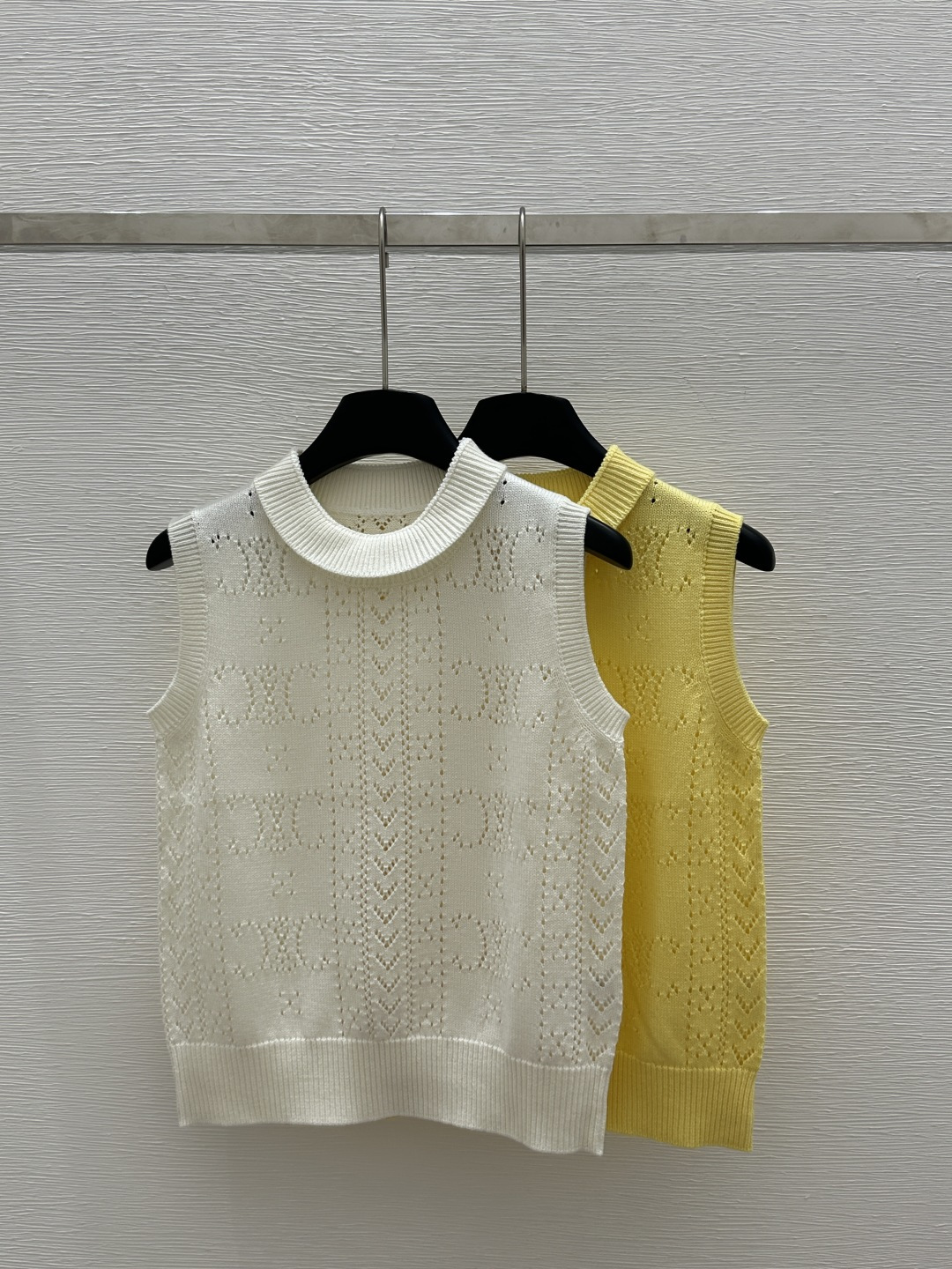 NO:321607,CE Home Early Spring New Style Solid Color Round Neck Hollow Knitted Vest Color White Yellow Size 36.38.40,,alexander wang19860909CE家  早春新款 纯色圆领镂空针织背心 颜色白色 黄色 尺码36.38.40,,alexander wang,Women's clothing