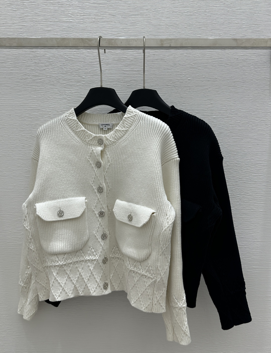 NO:321634,CH Home Early Spring New Style Solid Color Checkered Button Knit Long Sleeve Color White Black Size 36.38.40, Alexander Wang19860909CH家  早春新款 纯色方格纽扣针织长袖 颜色白色 黑色 尺码36.38.40,,alexander wang,Women's clothing