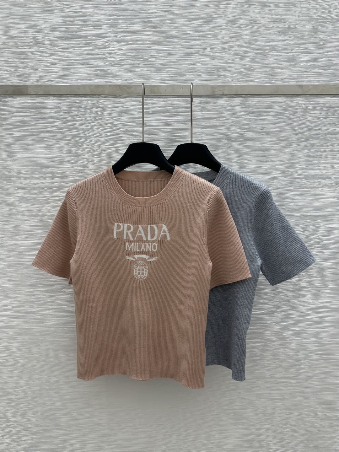 NO:321619,P home early spring new solid color round neck letter knitted short sleeve color khaki grey size 36.38.40, T-shirt, alexander wang19860909P家  早春新款纯色圆领字母针织短袖 颜色卡其色 灰色 尺码36.38.40,,T-shirt,alexander wang,Women's clothing