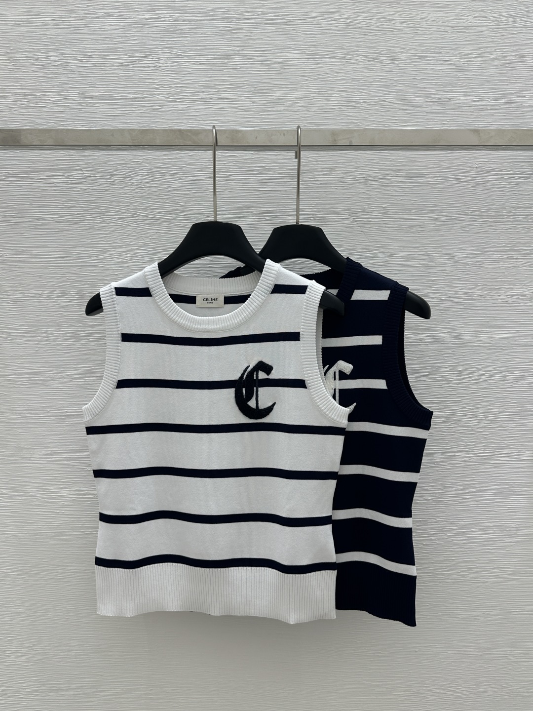 NO:321625,CE Home Early Spring New Style Round Collar Stripe Contrast Knitted Vest 1 Color White Royal Blue Size 36.38.40,,alexander wang19860909CE家  早春新款 圆领条纹撞色针织背心 1 颜色白色 宝蓝 尺码36.38.40,,alexander wang,Women's clothing