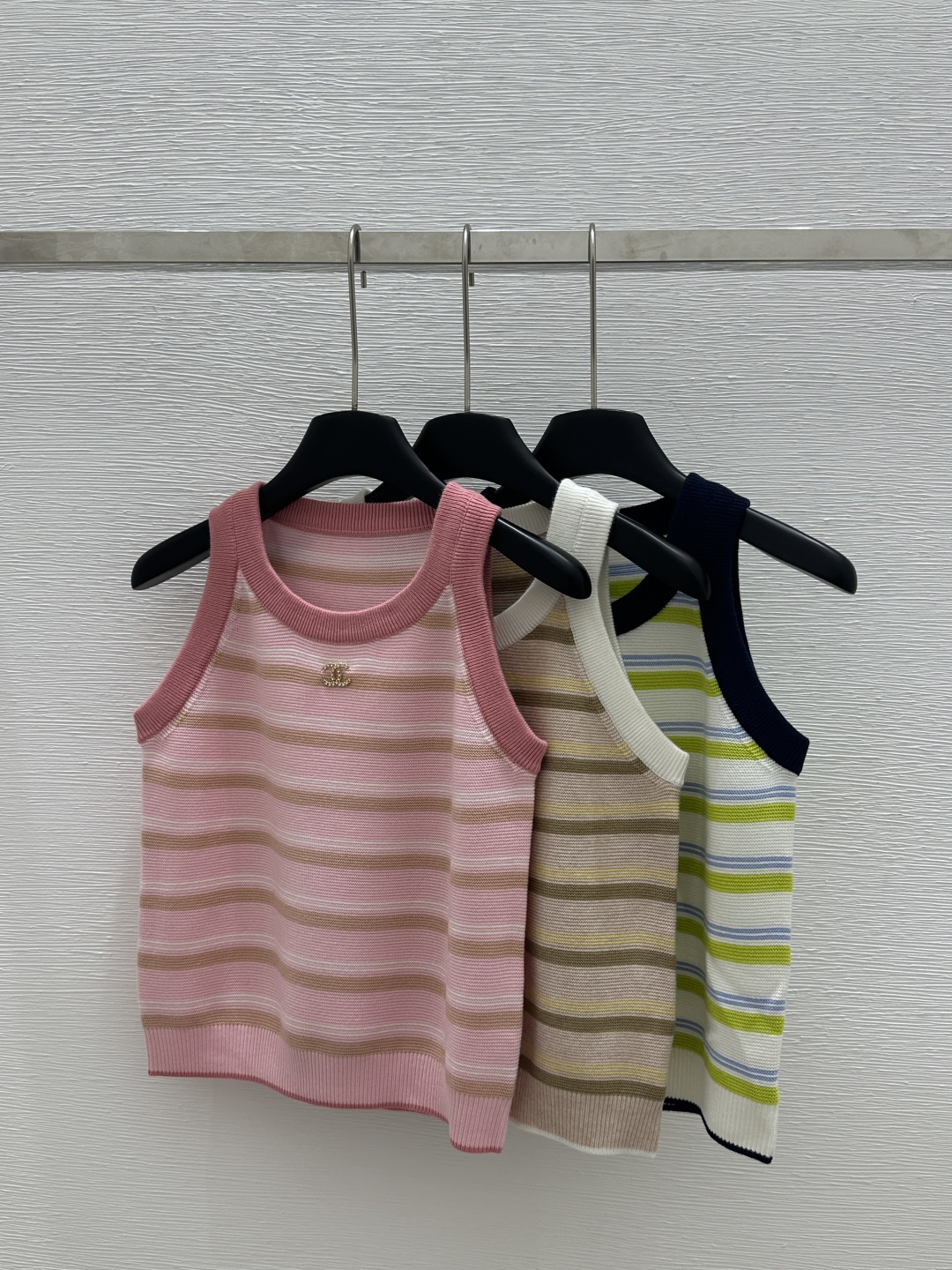 NO:321627,CH Home Early Spring New Style Round Neck Contrast Striped Knitted Back Color Pink Apricot Green Size 36.38.40,,alexander wang19860909CH家  早春新款 圆领撞色条纹针织背 颜色粉色 杏色 绿色 尺码36.38.40,,alexander wang,Women's clothing