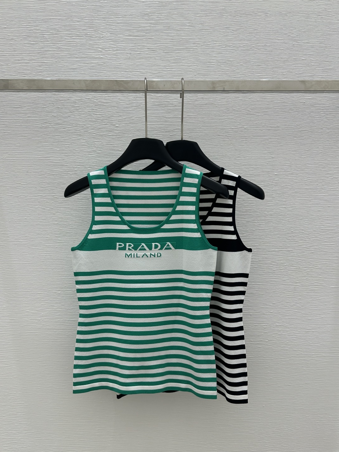 NO:321631,P home early spring new round neck contrast striped knitted vest color green black size 36.38.40, alexander wang19860909P家  早春新款 圆领撞色条纹针织背心 颜色绿色 黑色 尺码36.38.40,,alexander wang,Women's clothing