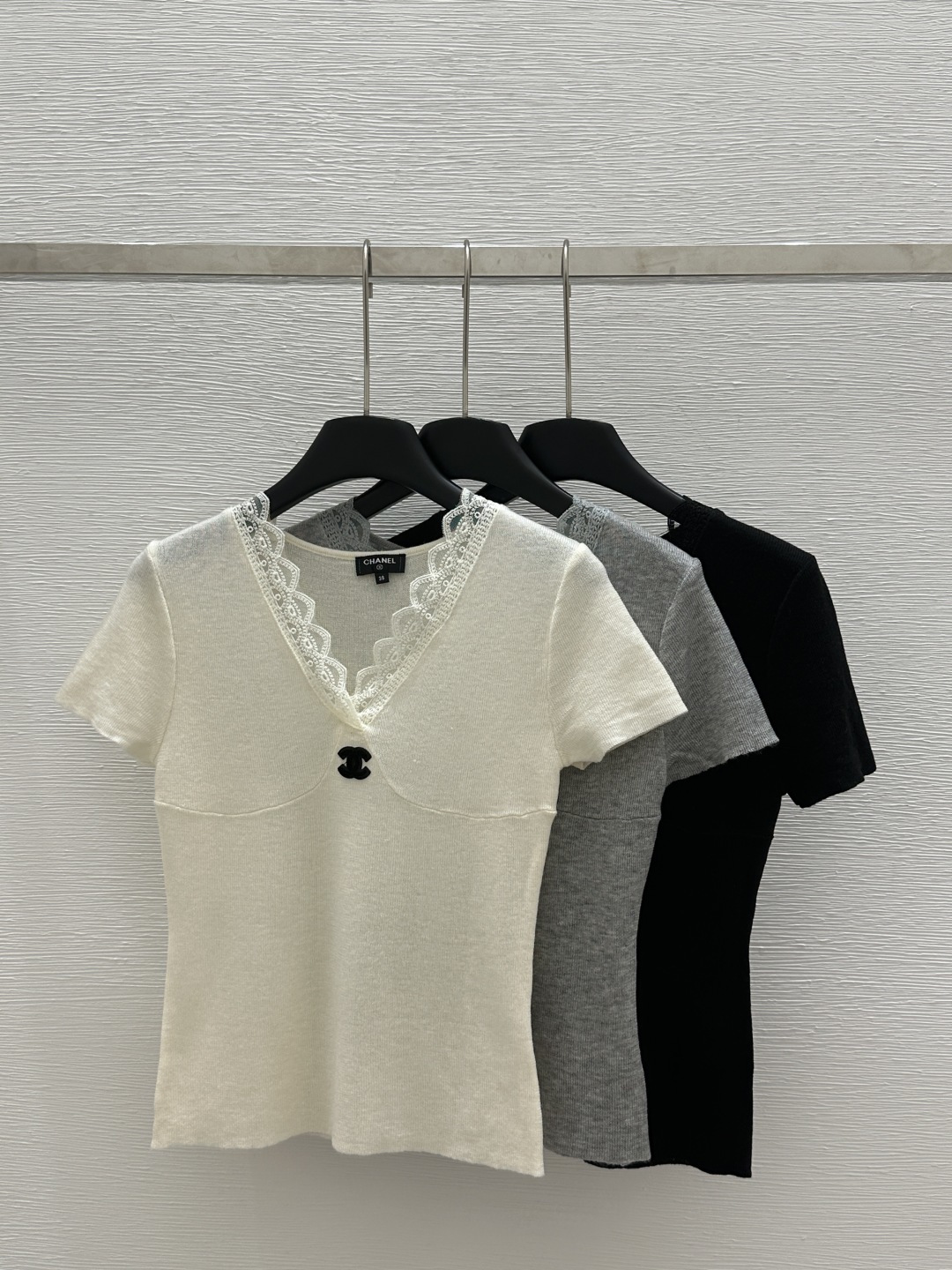 NO:321620,CH Home Early Spring New Style Solid Color V-lace Collar Knitted Short Sleeve Color White Gray Black Size 36.38.40, T-shirt,alexander wang19860909CH家  早春新款 纯色V花边领针织短袖 颜色白色 灰色 黑色 尺码36.38.40,,T-shirt,alexander wang,Women's clothing