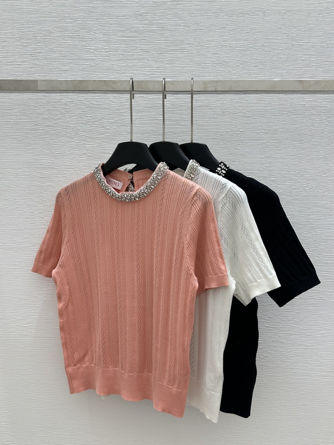 NO:321657,VA Home Early Spring New Style Solid Color Diamond Round Neck Knitted Short Sleeve 11520635 Color Pink White Black Size 36.38.40, T-shirt,alexander wang19860909VA家  早春新款 纯色贴钻圆领针织短袖 11520635 颜色粉色 白色 黑色 尺码36.38.40,,T-shirt,alexander wang,Women's clothing