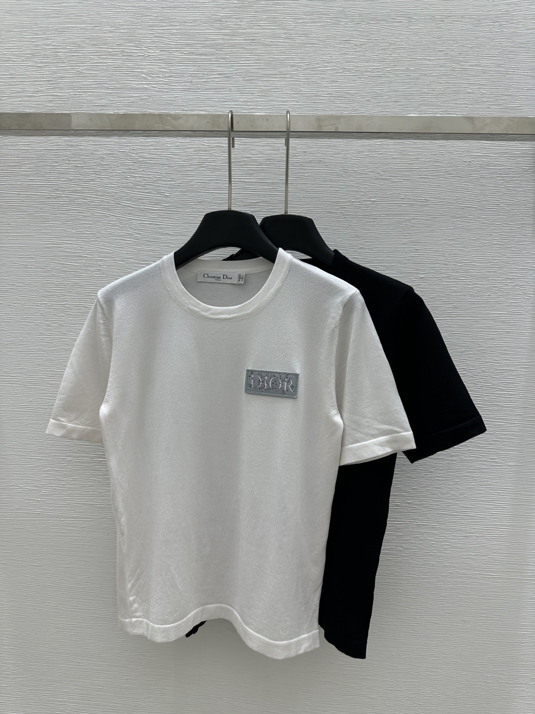 NO:321654,D Home Early Spring New Style Solid Color Round Neck Letter Knitted Short Sleeve Color White Black Size 36.38.40, Dior, T-shirt, alexander wang19860909D家  早春新款 纯色圆领字母针织短袖 颜色白色 黑色 尺码36.38.40,,dior,T-shirt,alexander wang,Women's clothing