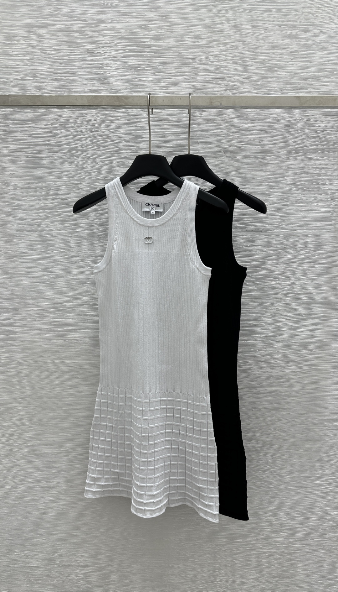 NO:321649,CH Home Early Spring New Round Neck Knitted Dress Color White Black Size 36.38.40, Skirts,alexander wang19860909CH家  早春新款 圆领竖条针织连衣裙 颜色白色 黑色 尺码36.38.40,,skirts,alexander wang,Women's clothing