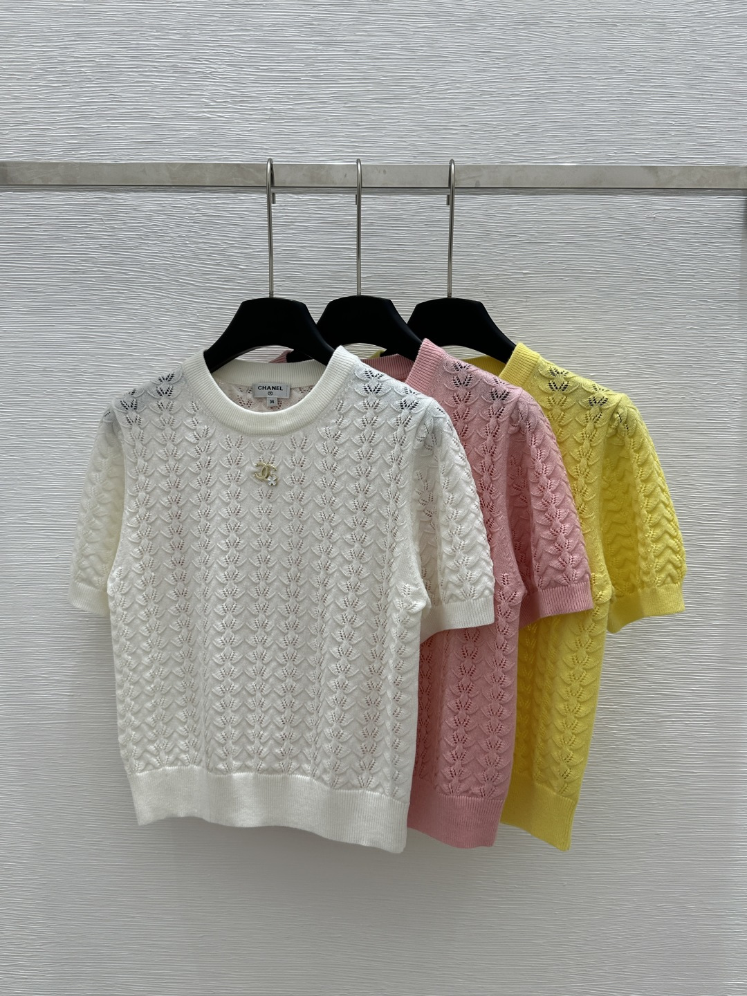 NO:322719,CH Home Early Spring New Style Solid Color Round Neck Hollow Knitted Short Sleeve Color White Pink Yellow Size 36.38.40, T-shirt,alexander wang19860909CH家  早春新款 纯色圆领镂空针织短袖 颜色白色 粉色 黄色 尺码36.38.40,,T-shirt,alexander wang,Women's clothing