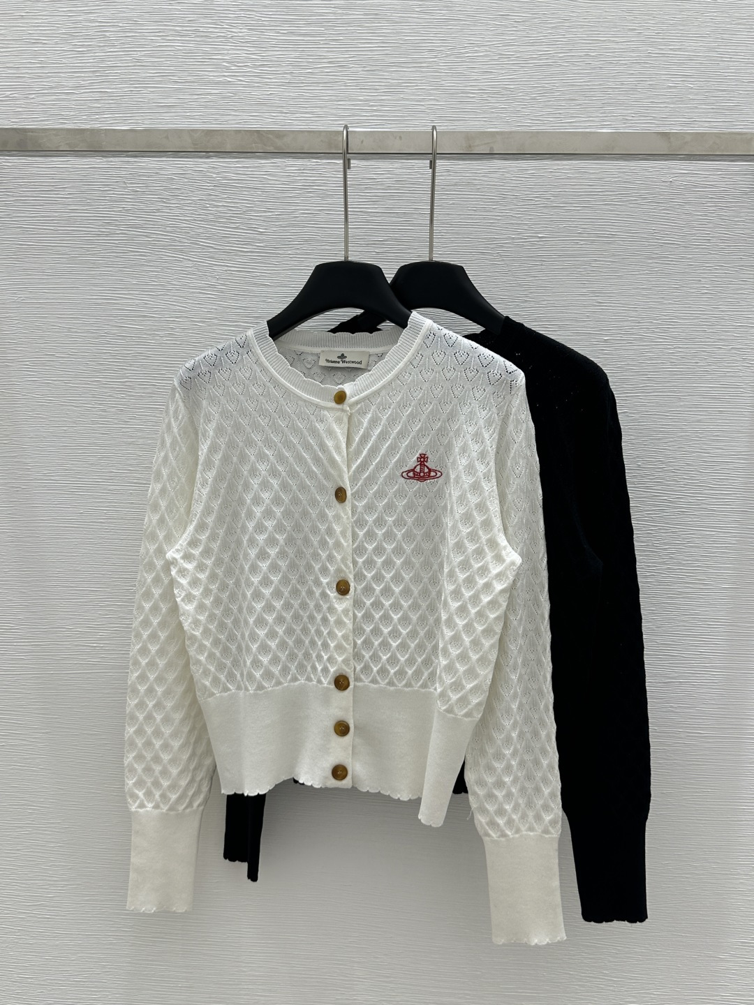 NO:324409,VI Home Early Spring New Cardigan Button Embroidered Knitted Long Sleeve Color White Black Size 36.38.40,,alexander wang19860909VI家  早春新款 开衫纽扣刺绣针织长袖 颜色白色 黑色 尺码36.38.40,,alexander wang,Women's clothing