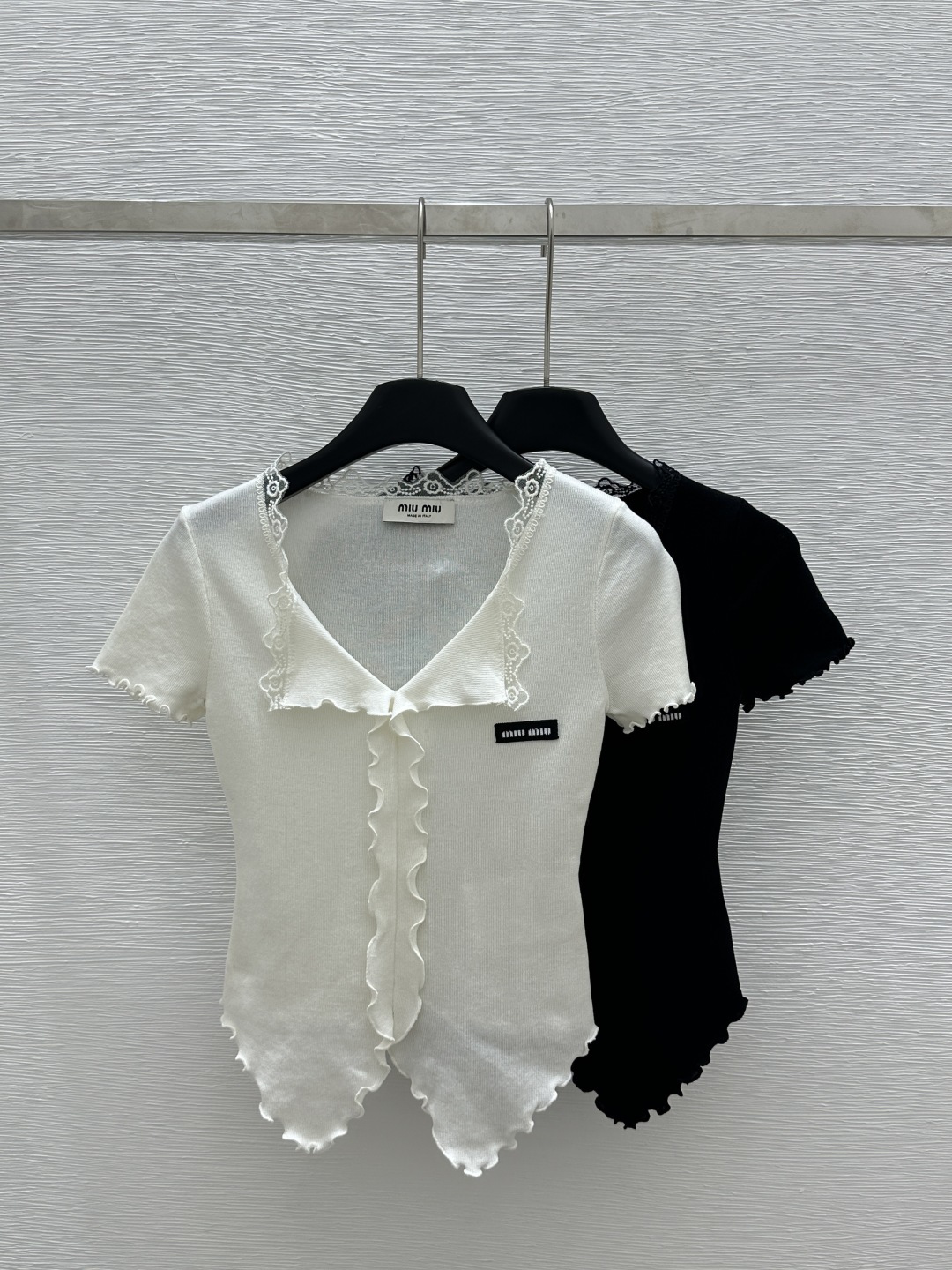 NO:324372,M Home Early Spring New Lace V-neck Curled Hem Knitted Short Sleeve Color White Black Size 36.38.40, T-shirt,alexander wang19860909M家  早春新款花边V领卷边下摆针织短袖 颜色白色 黑色 尺码36.38.40,,T-shirt,alexander wang,Women's clothing