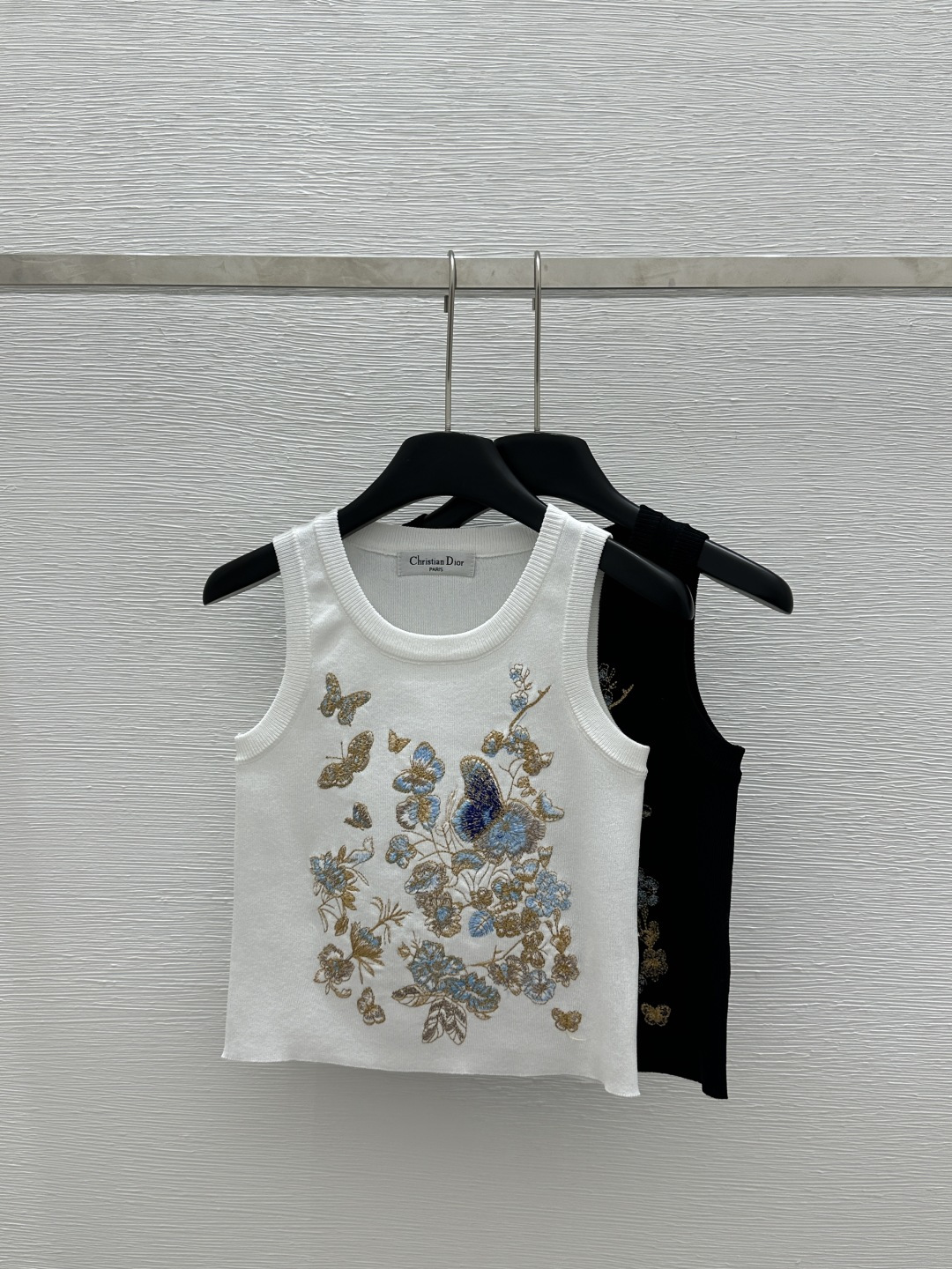 NO:324381,D Home Early Spring New Round Collar Butterfly Embroidered Knitted Vest Color White Black Size 36.38.40, Dior, Alexander wang19860909D家  早春新款 圆领蝴蝶刺绣针织背心 颜色白色 黑色 尺码36.38.40,,dior,alexander wang,Women's clothing