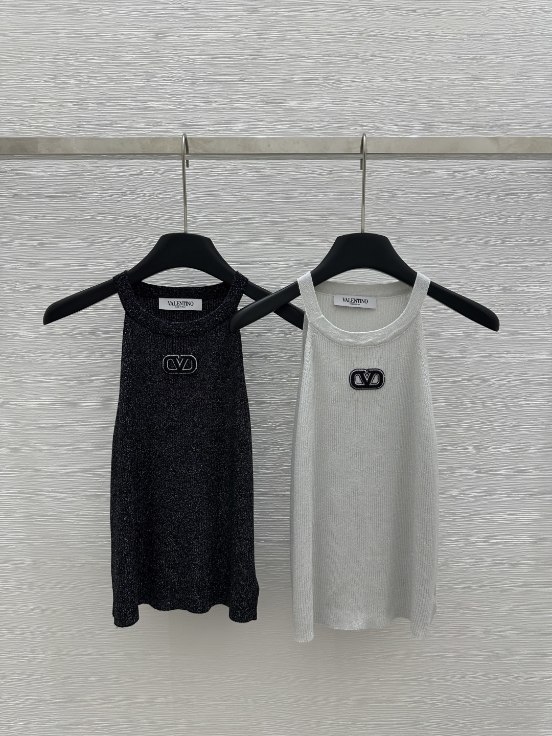 NO:325941,VA Home Early Spring New Style Round Neck Gold and Silver Knitted Vest Color Gray Black Size 36.38.40,,alexander wang19860909VA家  早春新款 圆领金银线针织背心 颜色灰色 黑色 尺码36.38.40,,alexander wang,Women's clothing
