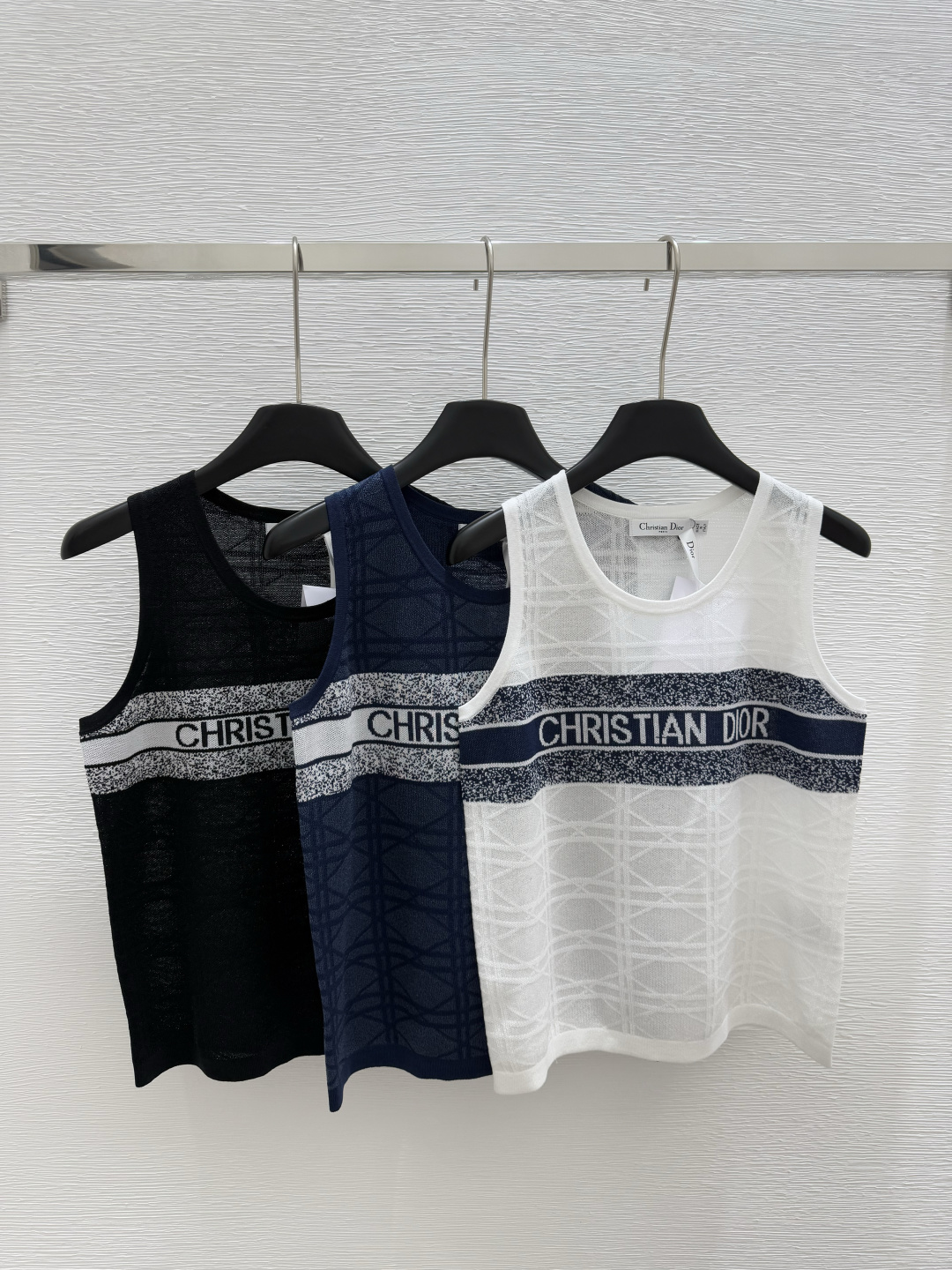 NO:329163,D Home Early Spring New Round Neck Square Letter Knitted Vest Color White Royal Blue Black Size 36.38.40, Dior, Alexander wang19860909D家  早春新款 圆领方格字母针织背心 颜色白色 宝蓝色 黑色 尺码36.38.40,,dior,alexander wang,Women's clothing
