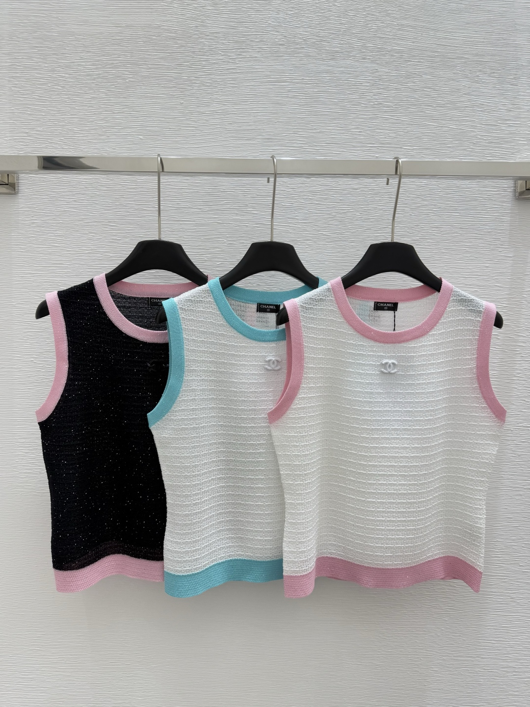 NO:329169,CH Home Early Spring New Style Color-blocking Round-neck Bead Chip Knitted Vest Color Pink Blue Black Size 36.38.40,,alexander wang19860909CH家  早春新款 拼色圆领珠片针织背心 颜色粉色 蓝色 黑色 尺码36.38.40,,alexander wang,Women's clothing