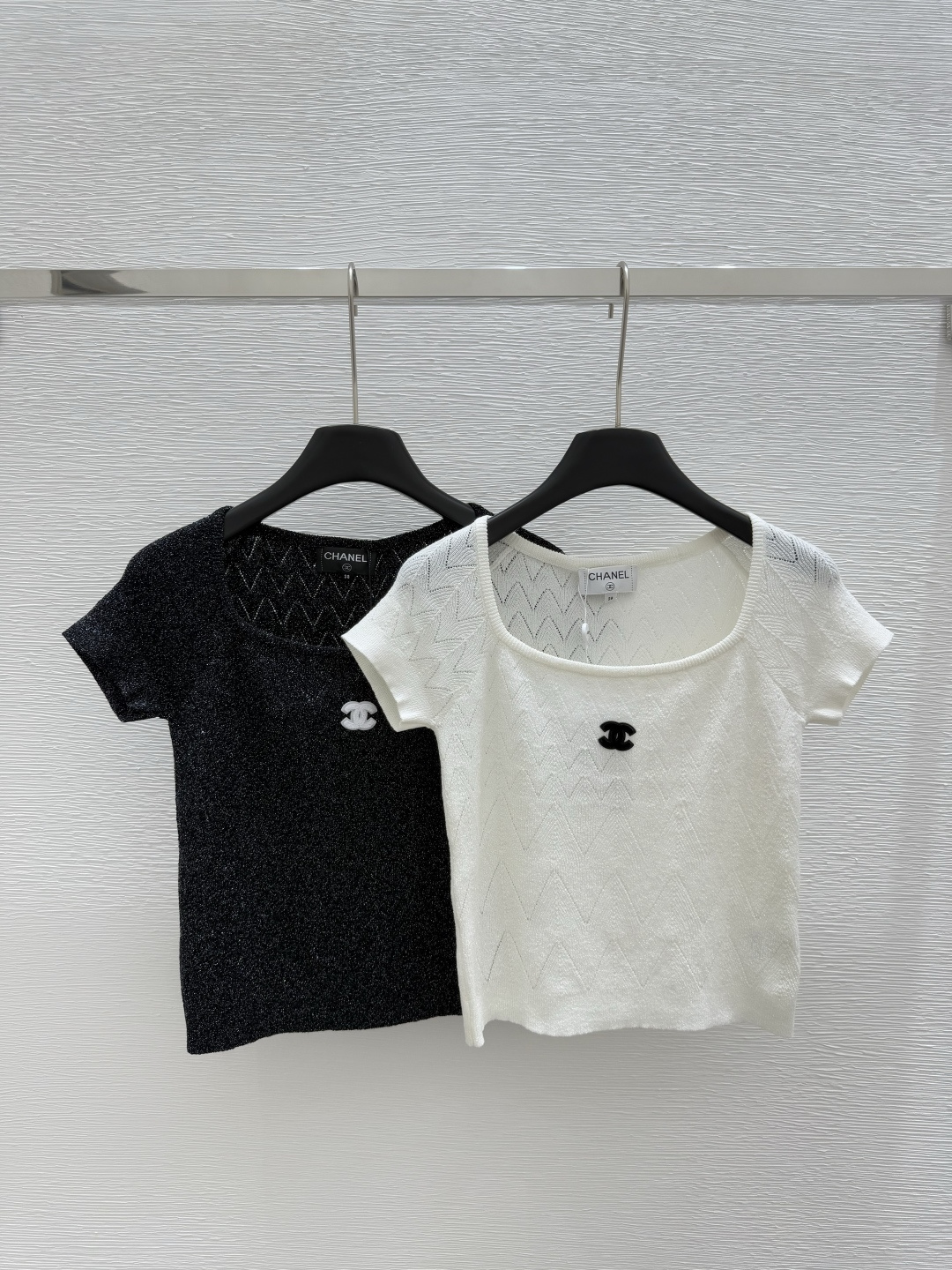 NO:329159,CH Home Early Spring New Style Square Collar Contrast Logo Knitted Short Sleeve Color White Black Size 36.38.40, T-shirt,alexander wang19860909CH家  早春新款 方领撞色logo针织短袖 颜色白色 黑色 尺码36.38.40,,T-shirt,alexander wang,Women's clothing