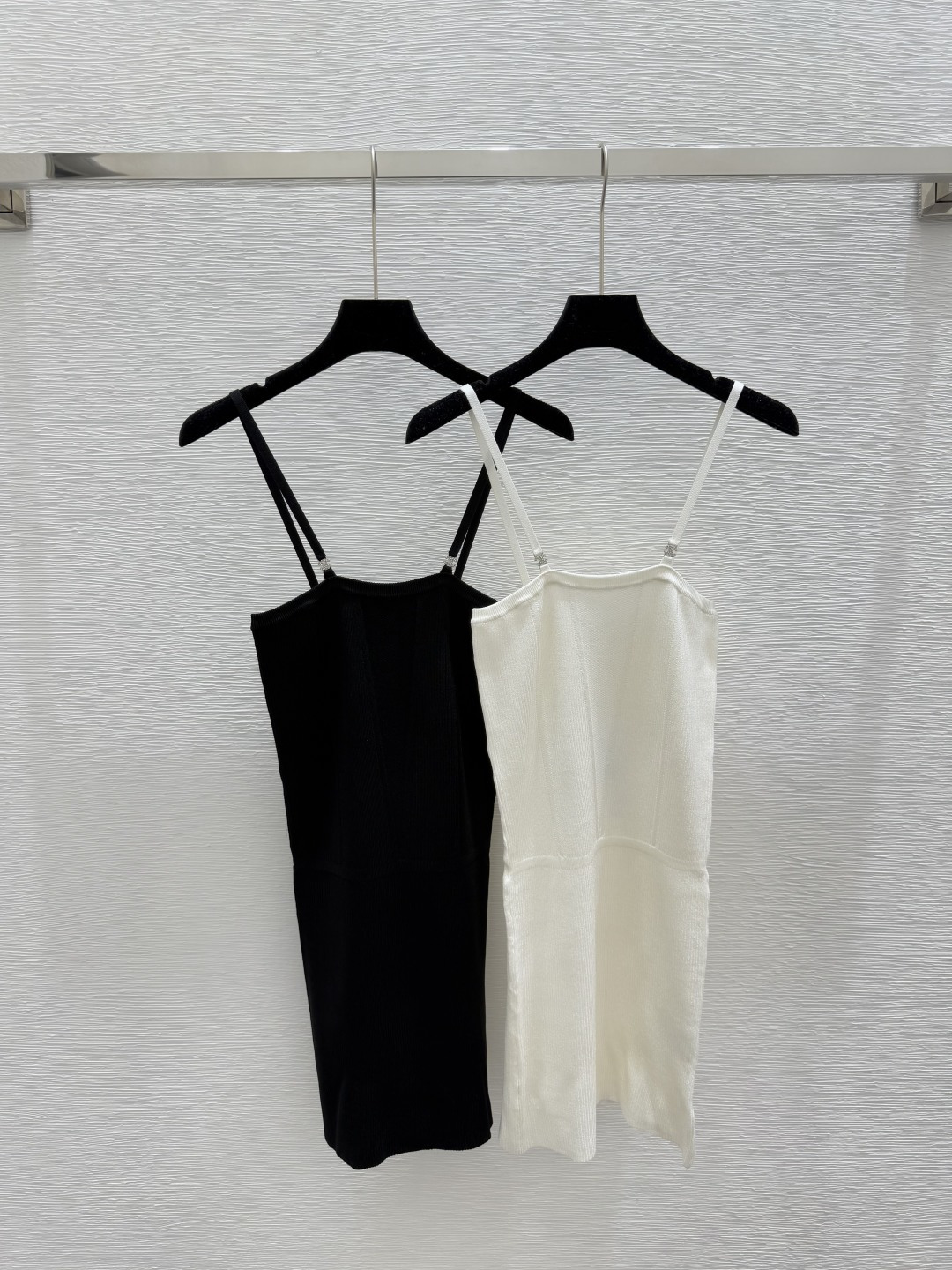 NO:329186,CH Home Early Spring New Style Slim-fit Knitted Dress Color White Black Size 36.38.40, Skirts,alexander wang19860909CH家  早春新款 吊带修身针织连衣裙 颜色白色 黑色 尺码36.38.40,,skirts,alexander wang,Women's clothing