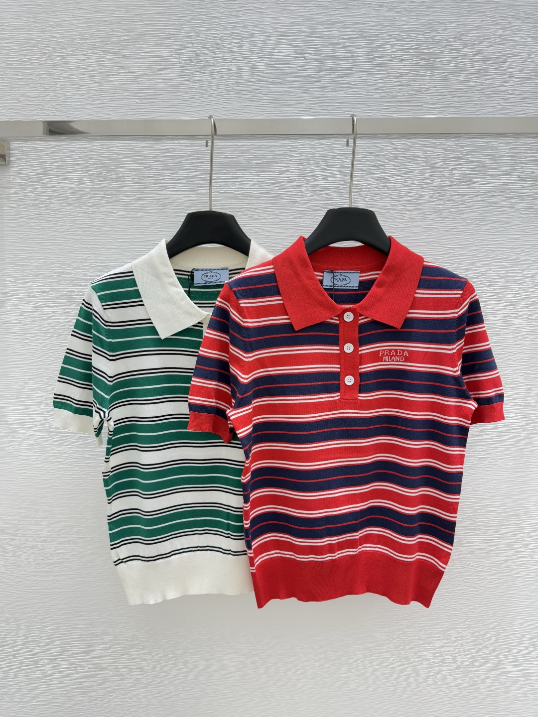NO:329188,P home, early spring new style, lapel contrasting striped knitted short sleeves, royal blue, green, size 36.38.40,,T-shirt,alexander wang19860909P家  早春新款 翻领撞色条纹针织短袖 颜色宝蓝色 绿色 尺码36.38.40,,T-shirt,alexander wang,Women's clothing