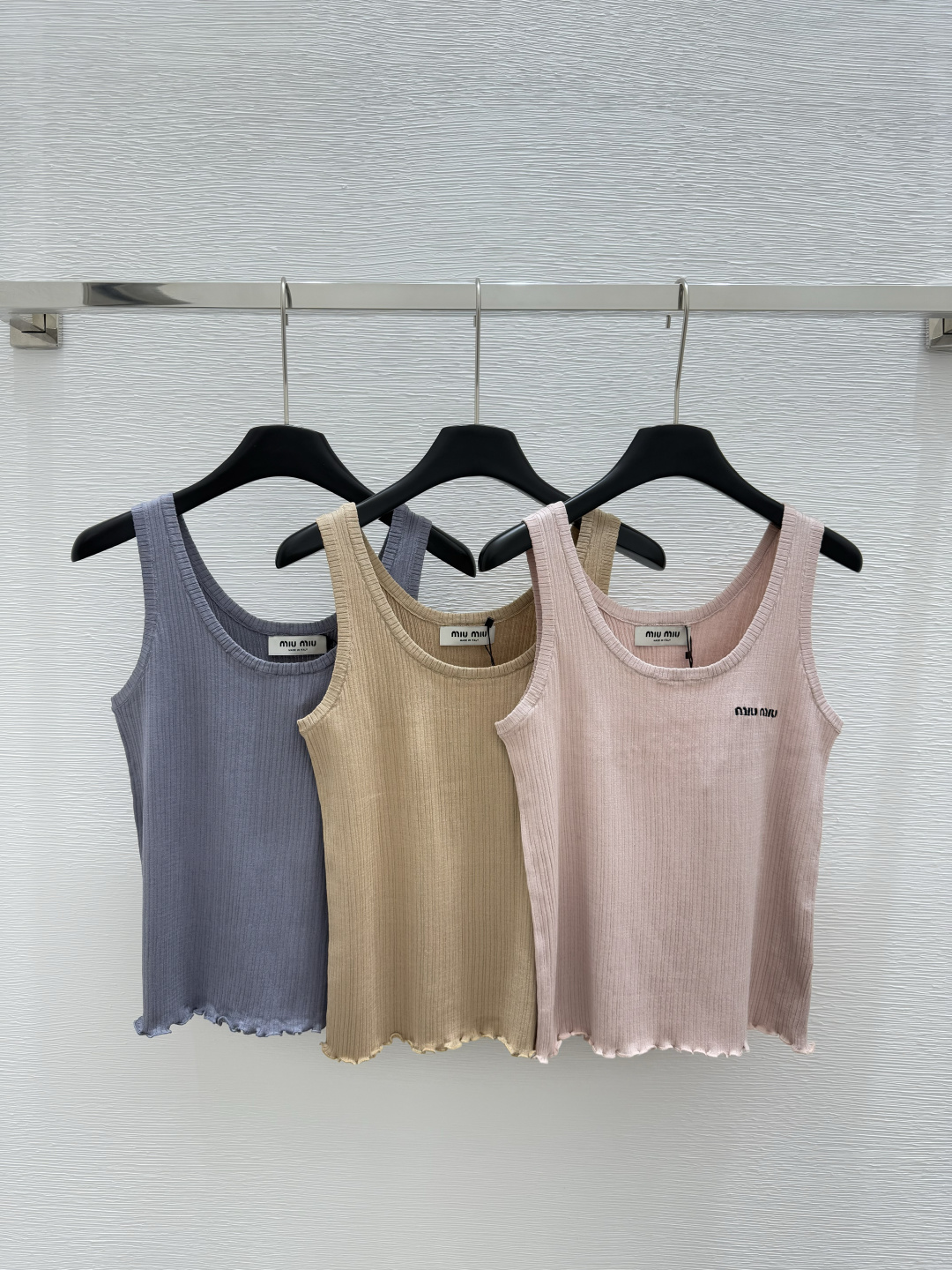NO:329190,M Home Early Spring New Style Round Neck Embroidered Logo Knitted Vest Color Pink Khaki Blue Size 36.38.40, Alexander Wang19860909M家  早春新款 圆领刺绣logo针织背心 颜色粉色 卡其色 蓝色 尺码36.38.40,,alexander wang,Women's clothing