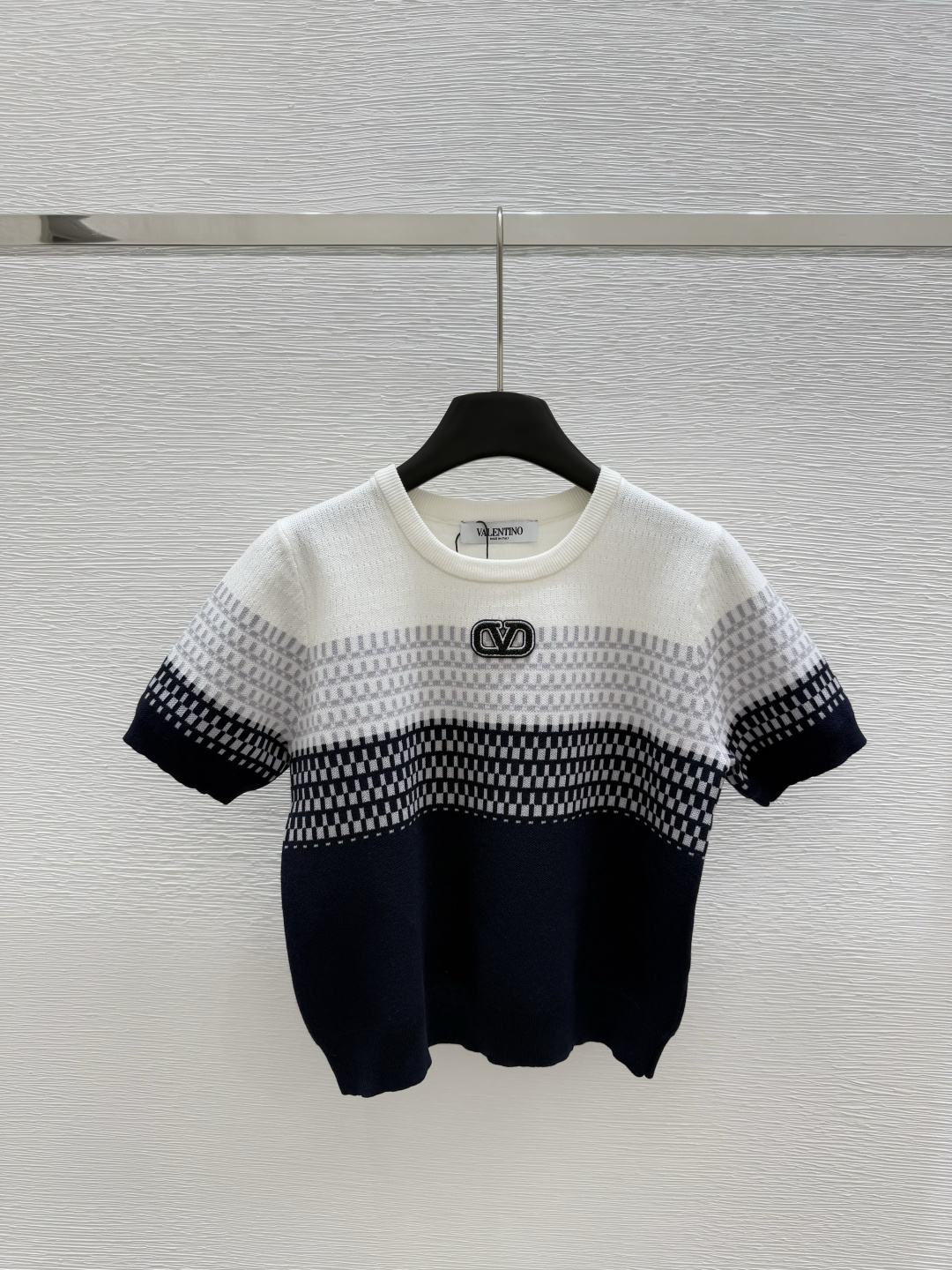 NO:329203,VA Home Early Spring New Style Round Neck Color Block Logo Knitted Short Sleeve Color White Size 36.38.40, T-shirt, alexander wang19860909VA家  早春新款 圆领拼色logo针织短袖 颜色白色 尺码36.38.40,,T-shirt,alexander wang,Women's clothing
