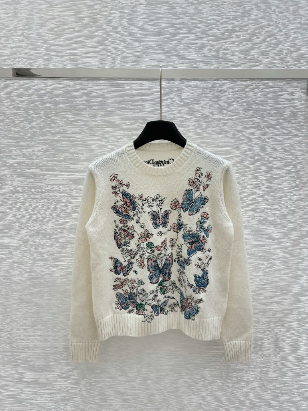 NO:329214,D Home Early Spring New Round Neck Butterfly Embroidered Knitted Long Sleeve Color White Size 36.38.40, Dior, Alexander wang19860909D家  早春新款圆领蝴蝶刺绣针织长袖 颜色白色 尺码36.38.40,,dior,alexander wang,Women's clothing