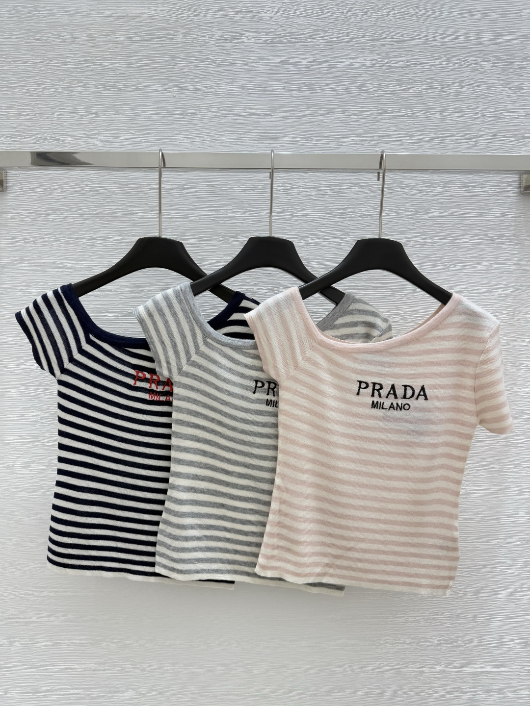 NO:329229,P home early spring new oblique collar contrast striped knitted short sleeve color pink grey royal blue size 36.38.40, T-shirt,alexander wang19860909P家  早春新款斜领撞色条纹针织短袖 颜色粉色 灰色 宝蓝色 尺码36.38.40,,T-shirt,alexander wang,Women's clothing