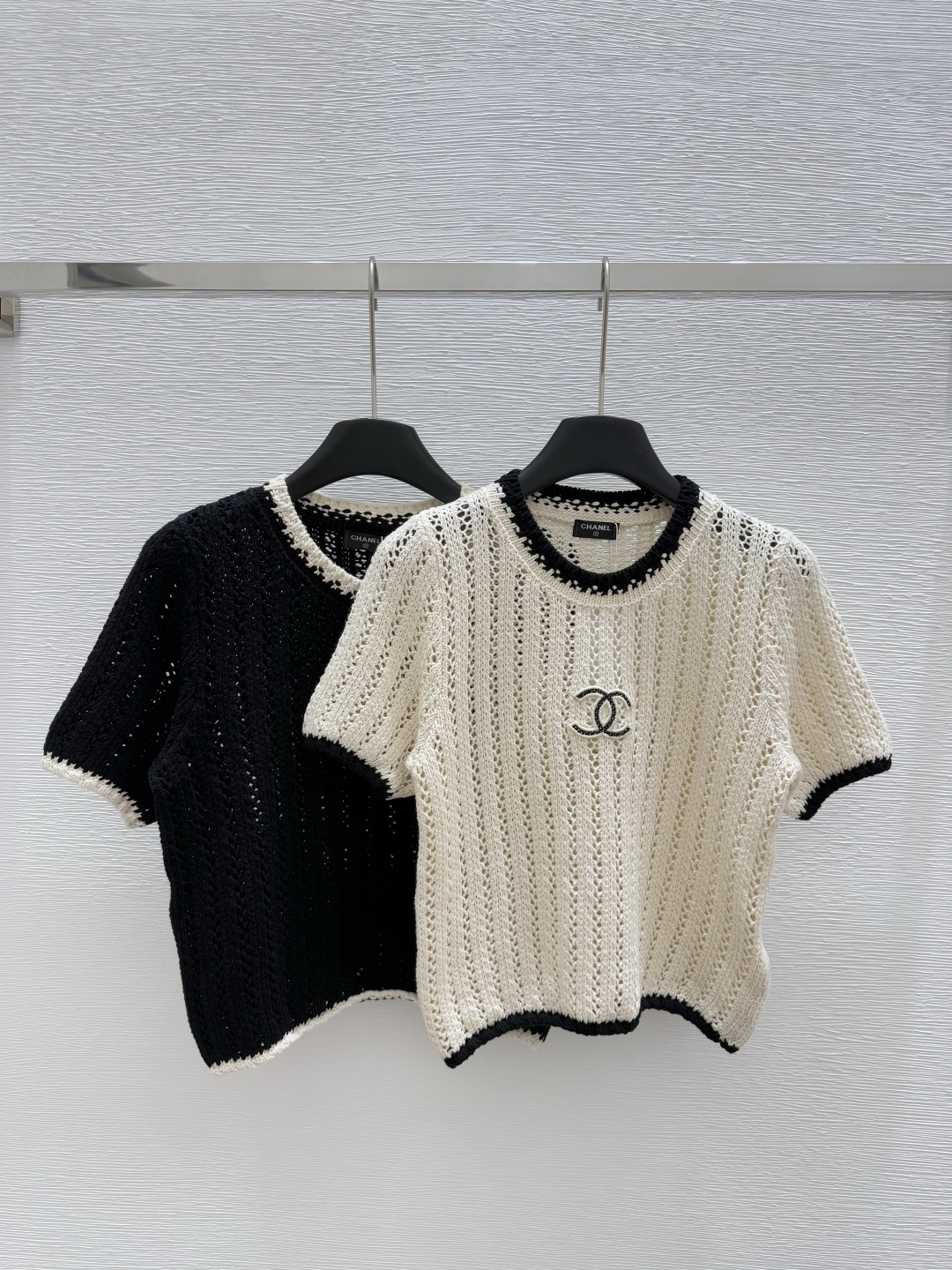 NO:329232,CH Home Early Spring New Round Neck Hollow Contrast Color Logo Knitted Short Sleeve Color Apricot Black Size 36.38.40, T-shirt,alexander wang19860909CH家  早春新款圆领镂空撞色logo针织短袖 颜色杏色 黑色 尺码36.38.40,,T-shirt,alexander wang,Women's clothing