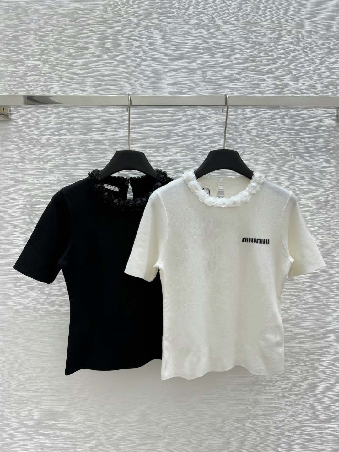 NO:329209,M Home Early Spring New Flower Round Neck Contrast Color Letter Knitted Short Sleeve Color White Black Size 36.38.40, T-shirt,alexander wang19860909M家  早春新款花形圆领撞色字母针织短袖 颜色白色 黑色 尺码36.38.40,,T-shirt,alexander wang,Women's clothing