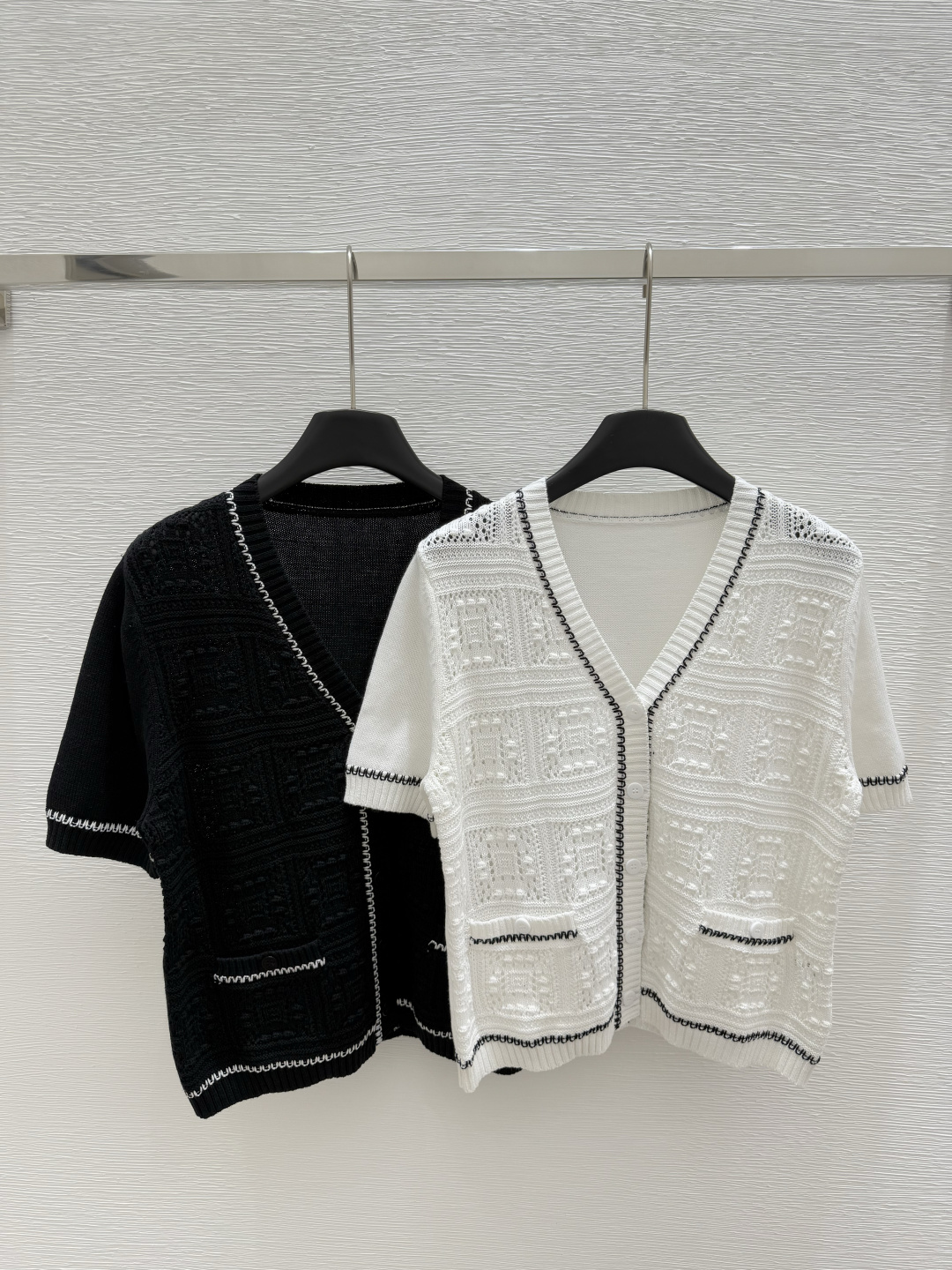 NO:329218,ER Home Early Spring New V-neck Cardigan Knitted Short Sleeve Color White Black Size 36.38.40, T-shirt,alexander wang19860909ER家  早春新款 V领开衫针织短袖 颜色白色 黑色 尺码36.38.40,,T-shirt,alexander wang,Women's clothing