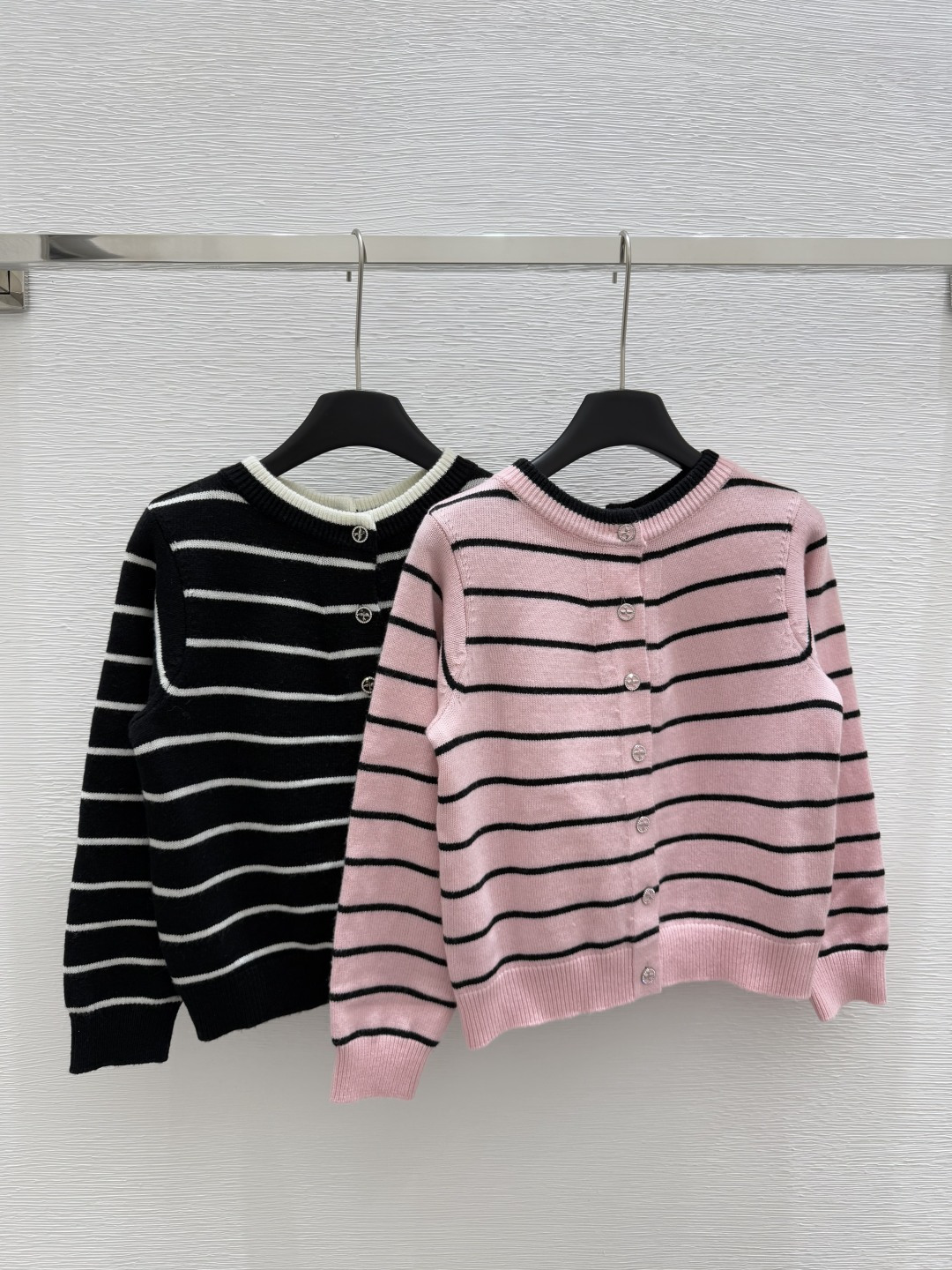 NO:329221,CH Home Early Spring New Style Cardigan Striped Knitted Long Sleeve Color Pink Black Size 36.38.40,,alexander wang19860909CH家  早春新款 两边开衫条纹针织长袖 颜色粉色 黑色 尺码36.38.40,,alexander wang,Women's clothing