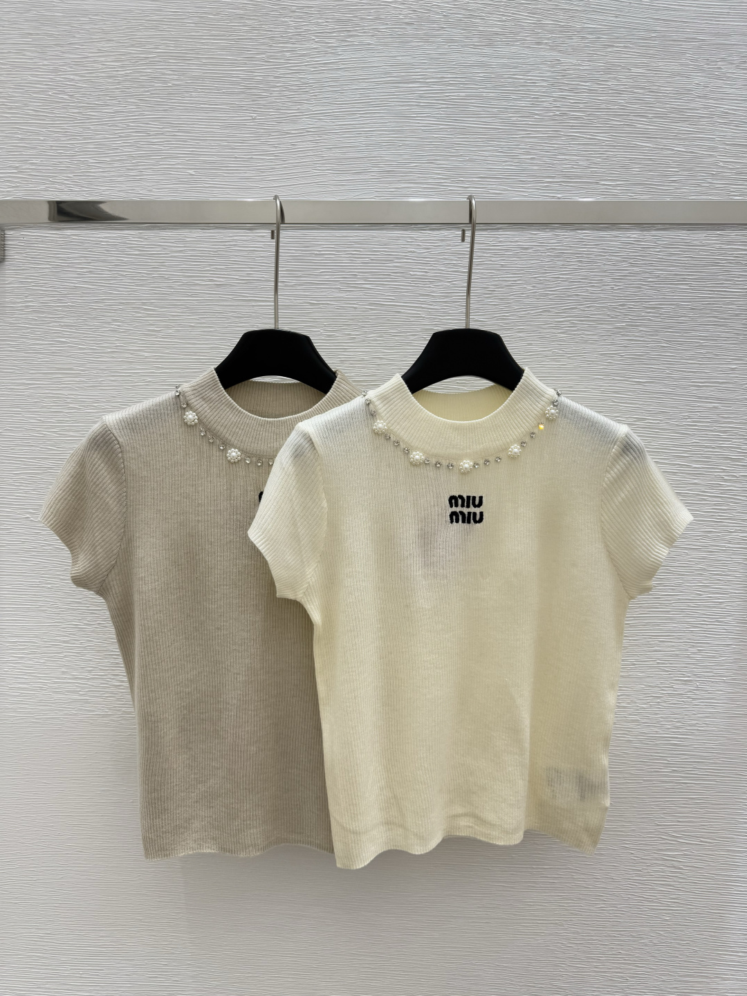 NO:329255,M Home Early Spring New Style Round Neck Contrast Letter Knitted Short Sleeve Color White Apricot Size 36.38.40, T-shirt,alexander wang19860909M家  早春新款 圆领撞色字母针织短袖 颜色白色 杏色 尺码36.38.40,,T-shirt,alexander wang,Women's clothing