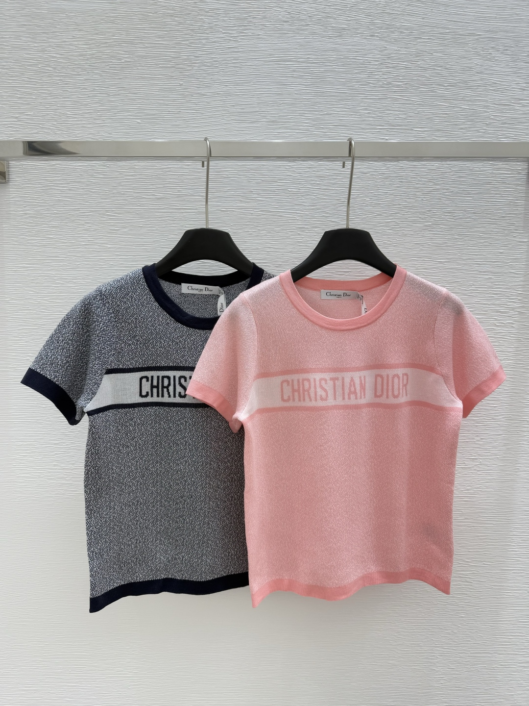 NO:329253,D Home Early Spring New Style Round Neck Contrast Letter Knitted Short Sleeve Color Pink Black Size 36.38.40, Dior, T-shirt, alexander wang19860909D家  早春新款 圆领撞色字母针织短袖 颜色粉色 黑色 尺码36.38.40,,dior,T-shirt,alexander wang,Women's clothing