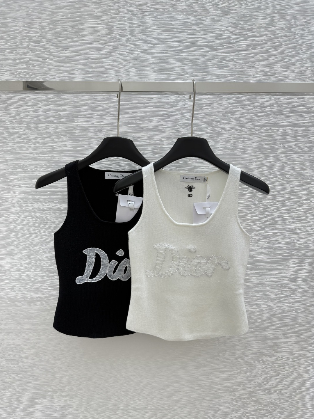 NO:329247,D Home Early Spring New Style Round Neck Lace Letter Knitted Vest Color White Black Size 36.38.40, Dior, Alexander wang19860909D家  早春新款 圆领花边字母针织背心 颜色白色 黑色 尺码36.38.40,,dior,alexander wang,Women's clothing