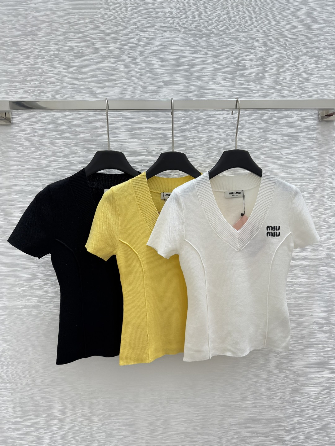 NO:329242,M Home Early Spring New V-neck Contrast Letter Knitted Short Sleeve Color White Yellow Black Size 36.38.40, T-shirt,alexander wang19860909M家  早春新款 V领撞色字母针织短袖 颜色白色 黄色 黑色 尺码36.38.40,,T-shirt,alexander wang,Women's clothing