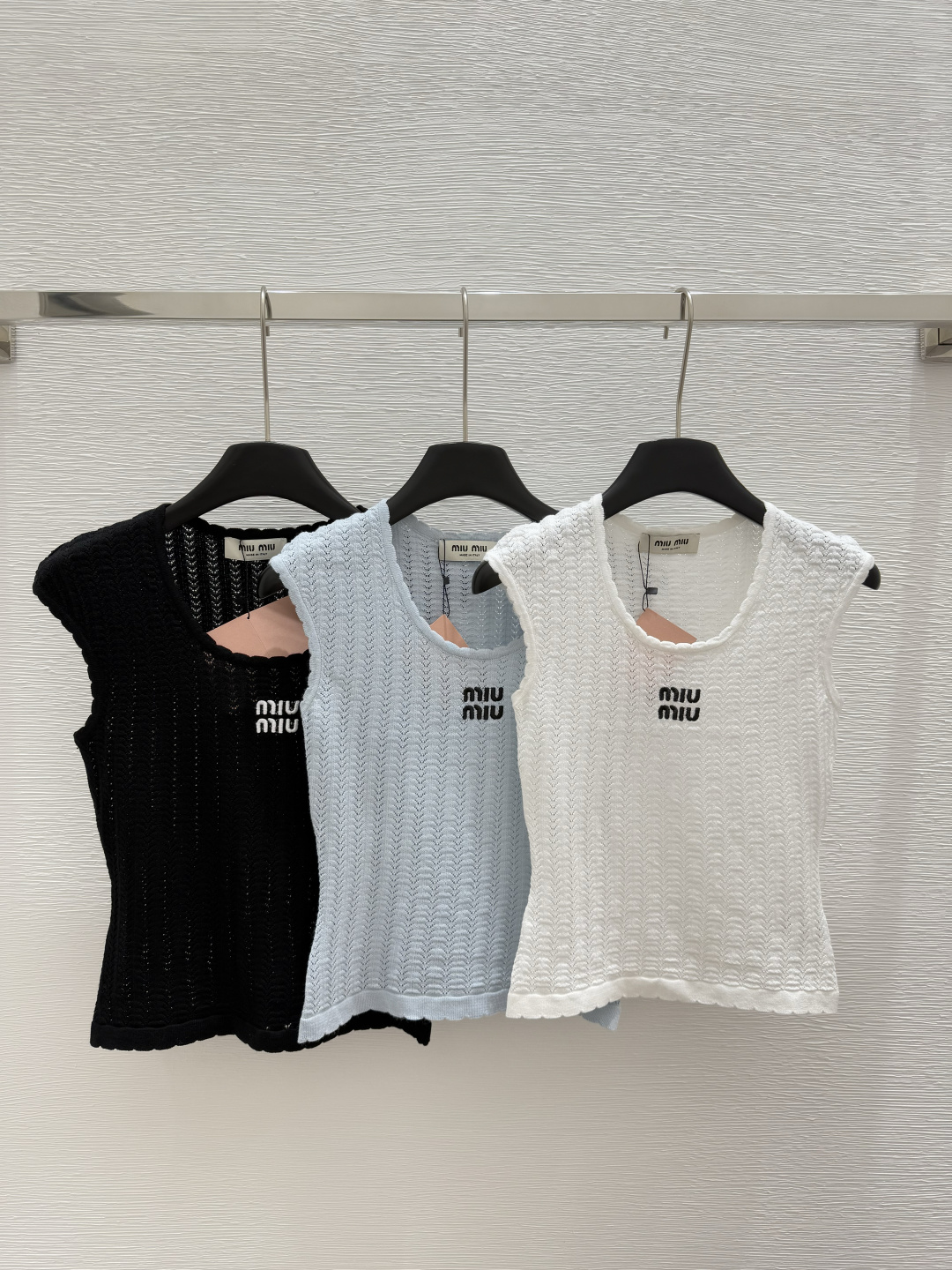 NO:329240,M Home Early Spring New Round Neck Embroidered Alphabet Knitted Vest Color White Blue Black Size 36.38.40,,alexander wang19860909M家  早春新款 圆领刺绣字母针织背心 颜色白色 蓝色 黑色 尺码36.38.40,,alexander wang,Women's clothing