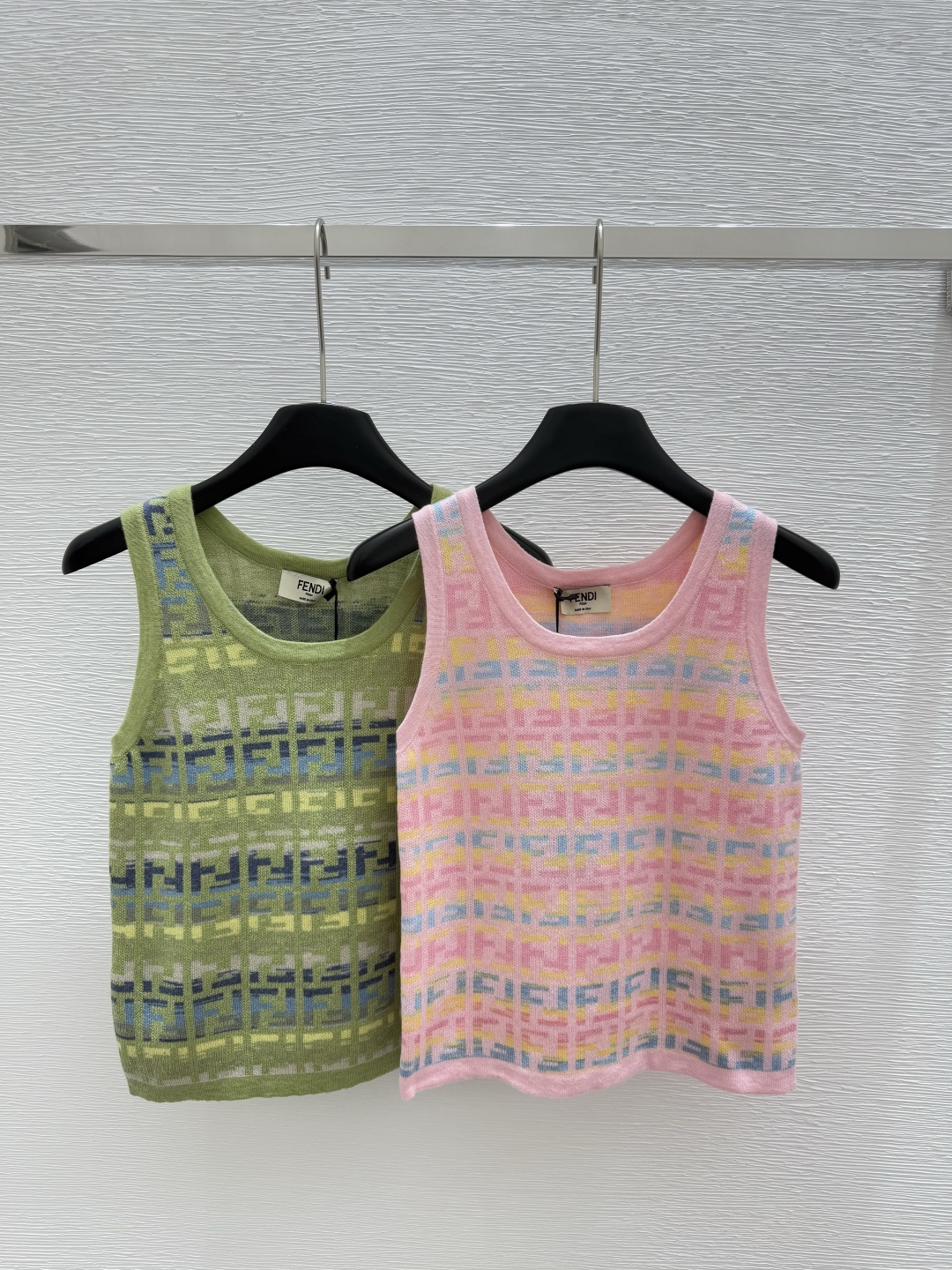 NO:331622,F Home Early Spring New Style Round Neck Colored Alphabet Knitted Vest Color Pink Green Size 36.38.40, Fendi,alexander wang19860909F家  早春新款 圆领彩色字母针织背心 颜色粉色 绿色 尺码36.38.40,,fendi,alexander wang,Women's clothing