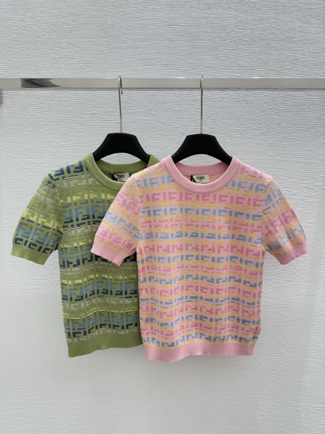 NO:331624,F Home Early Spring New Style Round Neck Colorful Alphabet Knitted Short Sleeve Color Pink Green Size 36.38.40, Fendi, T-shirt, alexander wang19860909F家  早春新款 圆领彩色字母针织短袖 颜色粉色 绿色 尺码36.38.40,,fendi,T-shirt,alexander wang,Women's clothing