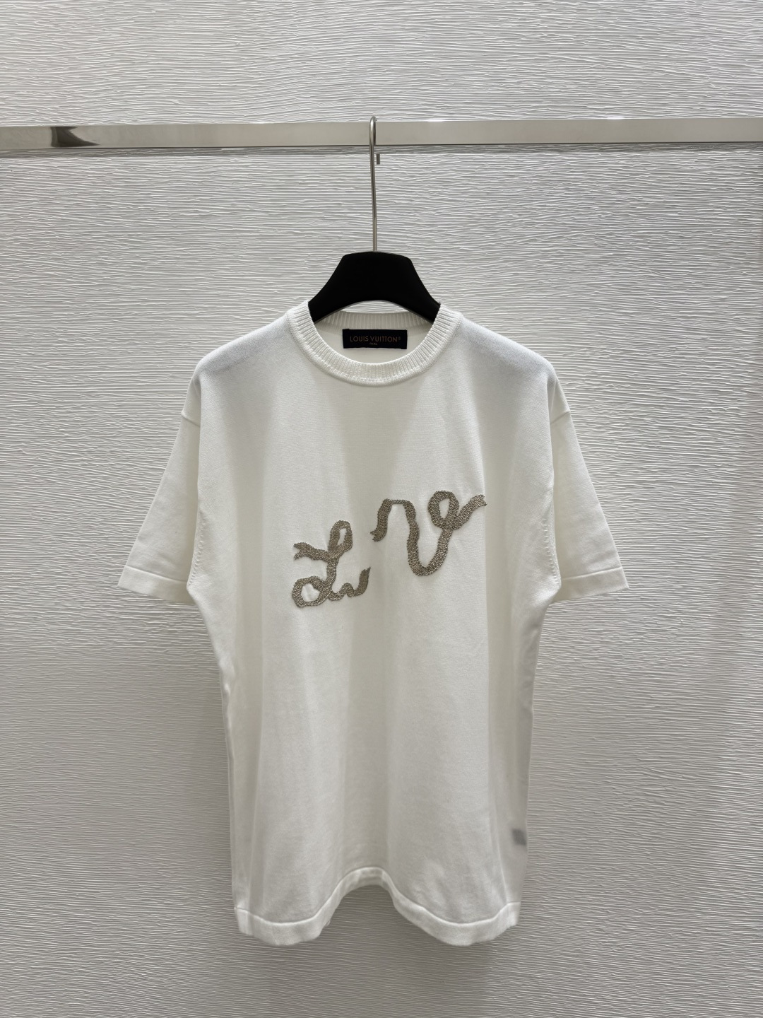 NO:331623,L Home Early Spring New Style Round Neck Streamer Logo Knitted Short Sleeve Color White Size 36.38.40, Louis vuitton, T-shirt, alexander wang19860909L家  早春新款 圆领飘带logo针织短袖 颜色白色 尺码36.38.40,,louis vuitton,T-shirt,alexander wang,Women's clothing