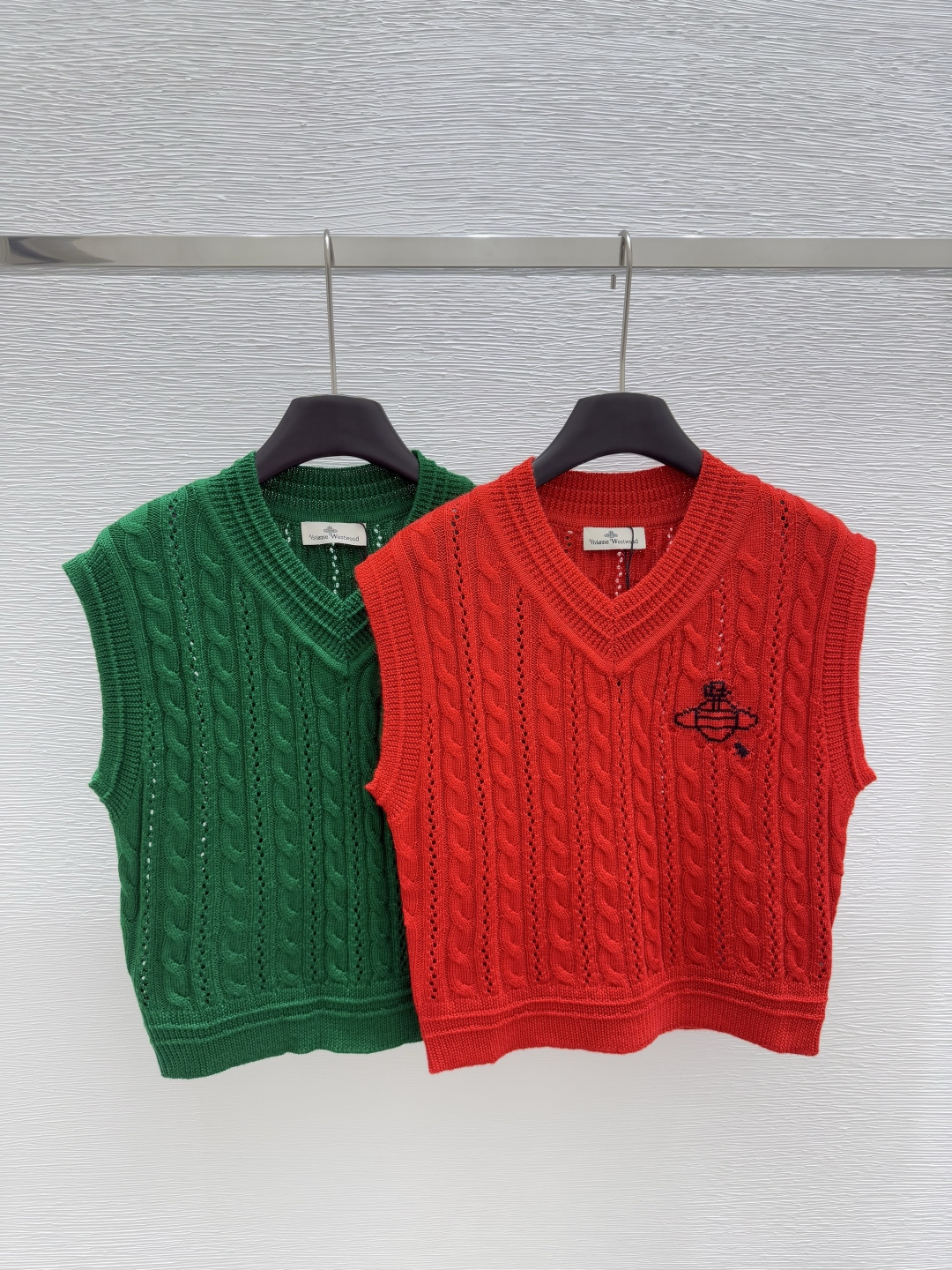 NO:331631,VI Home Early Spring New V-neck Contrast Saturn Knitted Vest Color Red Green Size 36.38.40, Alexander Wang19860909VI家  早春新款 V领撞色土星针织背心 颜色红色 绿色 尺码36.38.40,,alexander wang,Women's clothing