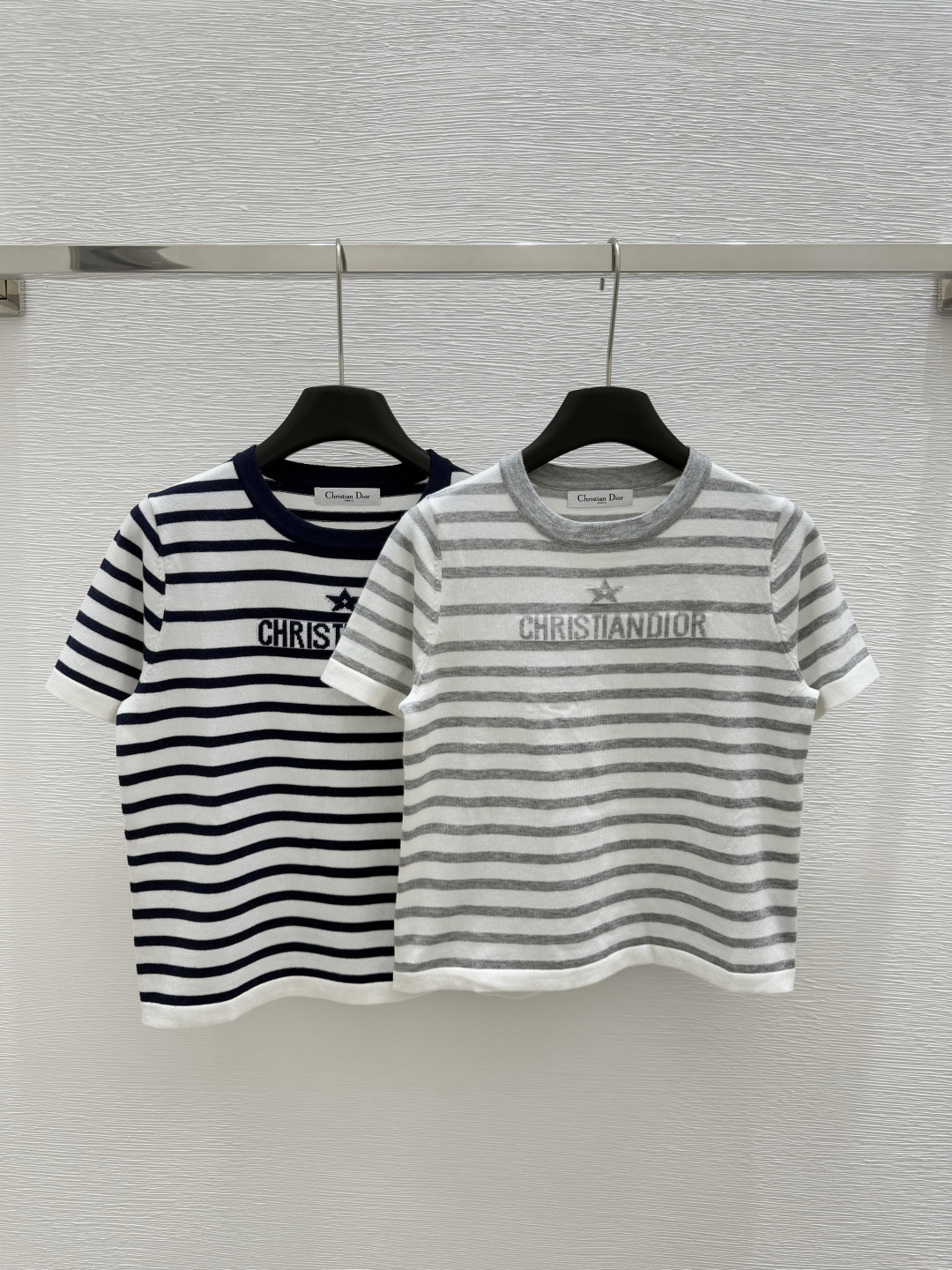 NO:331633,D Home Early Spring New Style Round Neck Contrast Striped Alphabet Knitted Short Sleeve Color Gray Royal Blue Size 36.38.40, Dior, T-shirt, alexander wang19860909D家  早春新款 圆领撞色条纹字母针织短袖 颜色灰色 宝蓝色 尺码36.38.40,,dior,T-shirt,alexander wang,Women's clothing