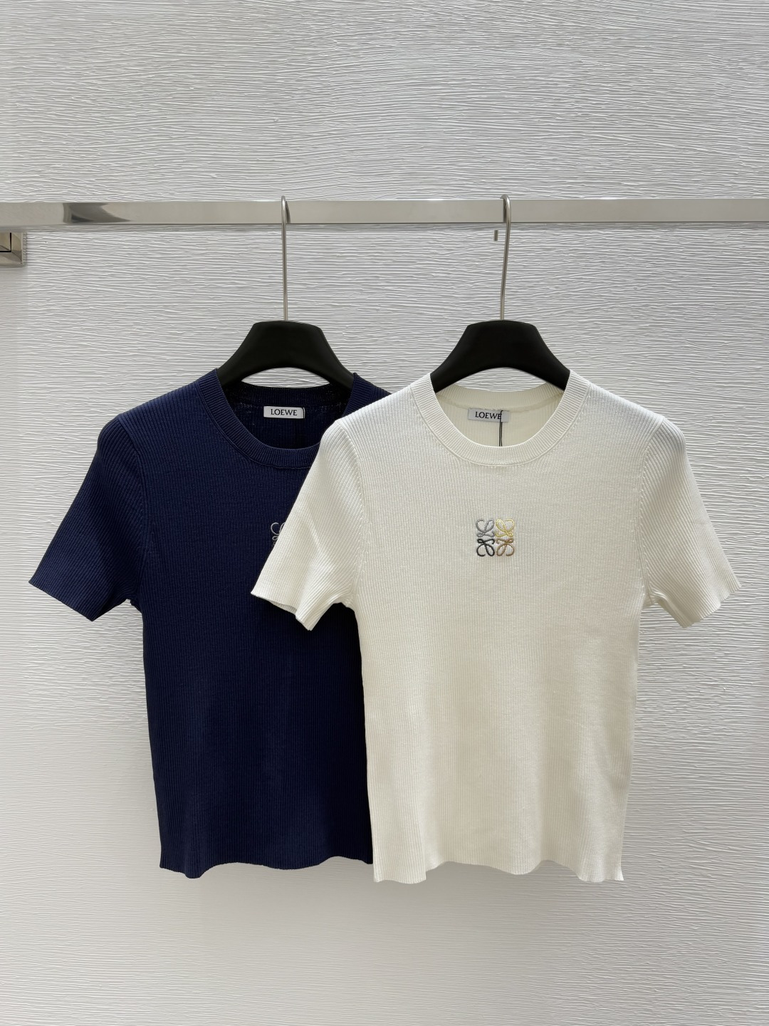 NO:331635,LO Home Early Spring New Style Round Neck Contrast Logo Knitted Short Sleeve Color White Royal Blue Size 36.38.40, T-shirt, alexander wang19860909LO家  早春新款 圆领撞色logo针织短袖 颜色白色 宝蓝色 尺码36.38.40,,T-shirt,alexander wang,Women's clothing