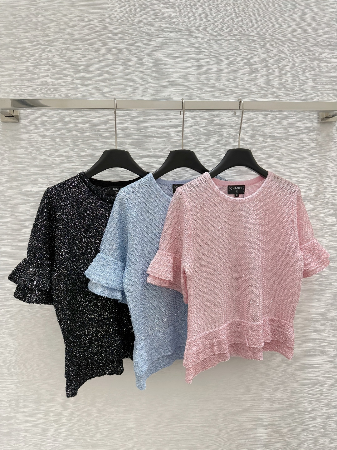 🆕CH家 🆕 早春新款 圆领珠片荷叶袖针织短袖颜色：粉色 蓝色 黑色尺码：36.38.40
